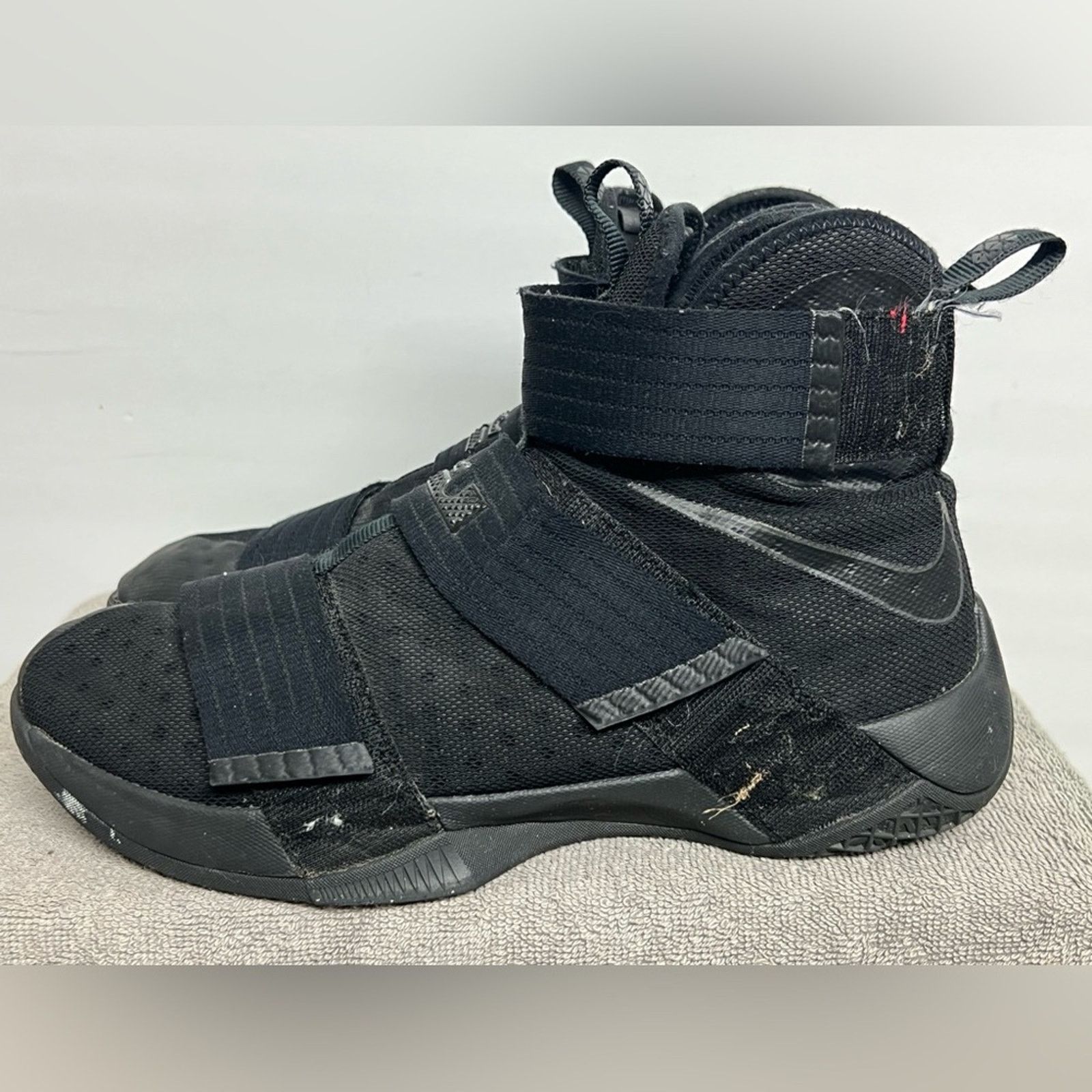Nike Nike Mens LeBron Soldier 10 844374-001 Basketball Shoes Size US 10.5 / EU 43-44 - 1 Thumbnail