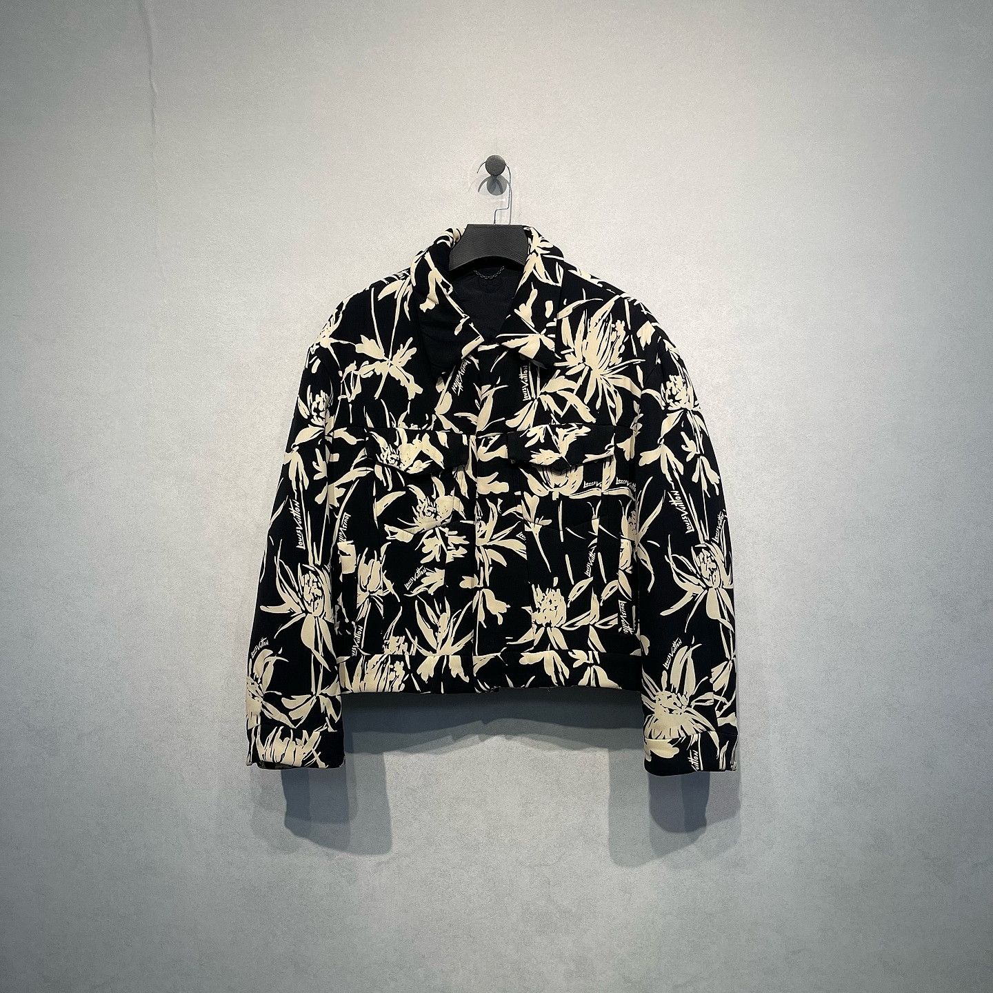 Louis Vuitton Louis Vuitton Floral Light Jacket Size M Size US M / EU 48-50 / 2 - 1 Thumbnail
