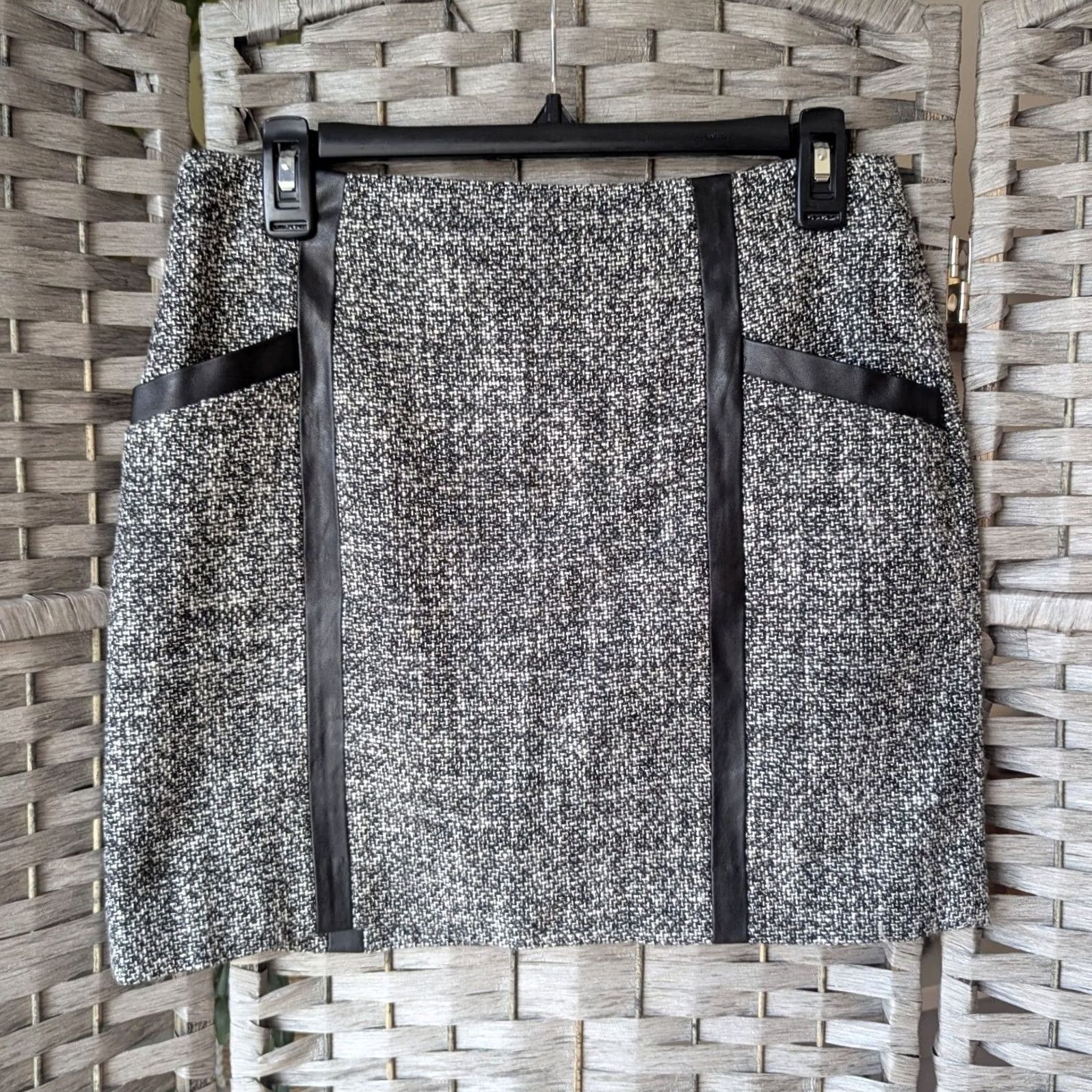 Banana Republic Banana Republic Skirt Black White Tweed Mini Zip Pockets Faux Leather Trim 6 Women Professional Office Siren Grunge Winter Fall Spring Vintage No Size 28" / US 6 / IT 42 - 2 Thumbnail