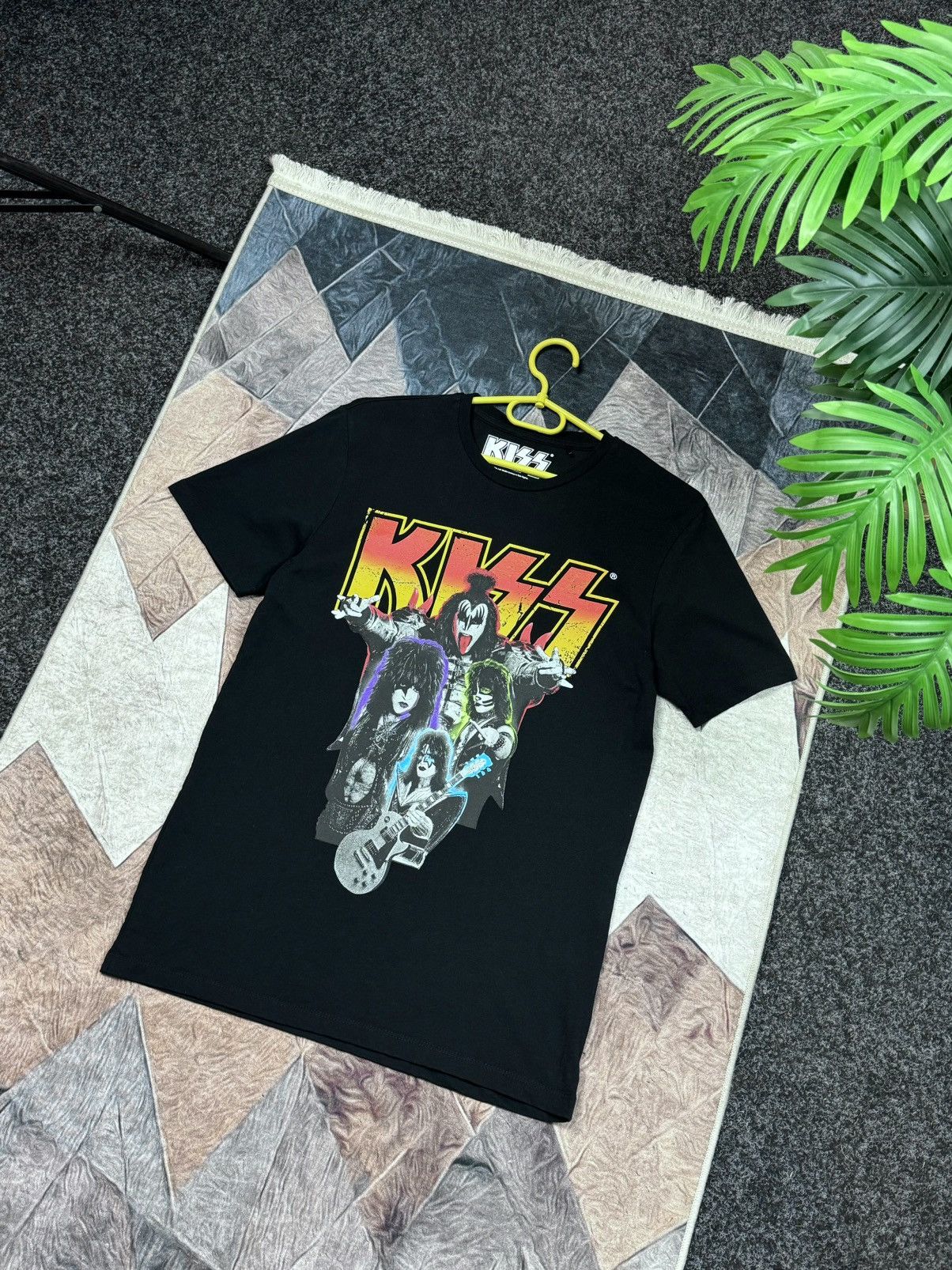 KISS Kiss rock tee music style Tee T Shirt size M Size US M / EU 48-50 / 2 - 3 Thumbnail