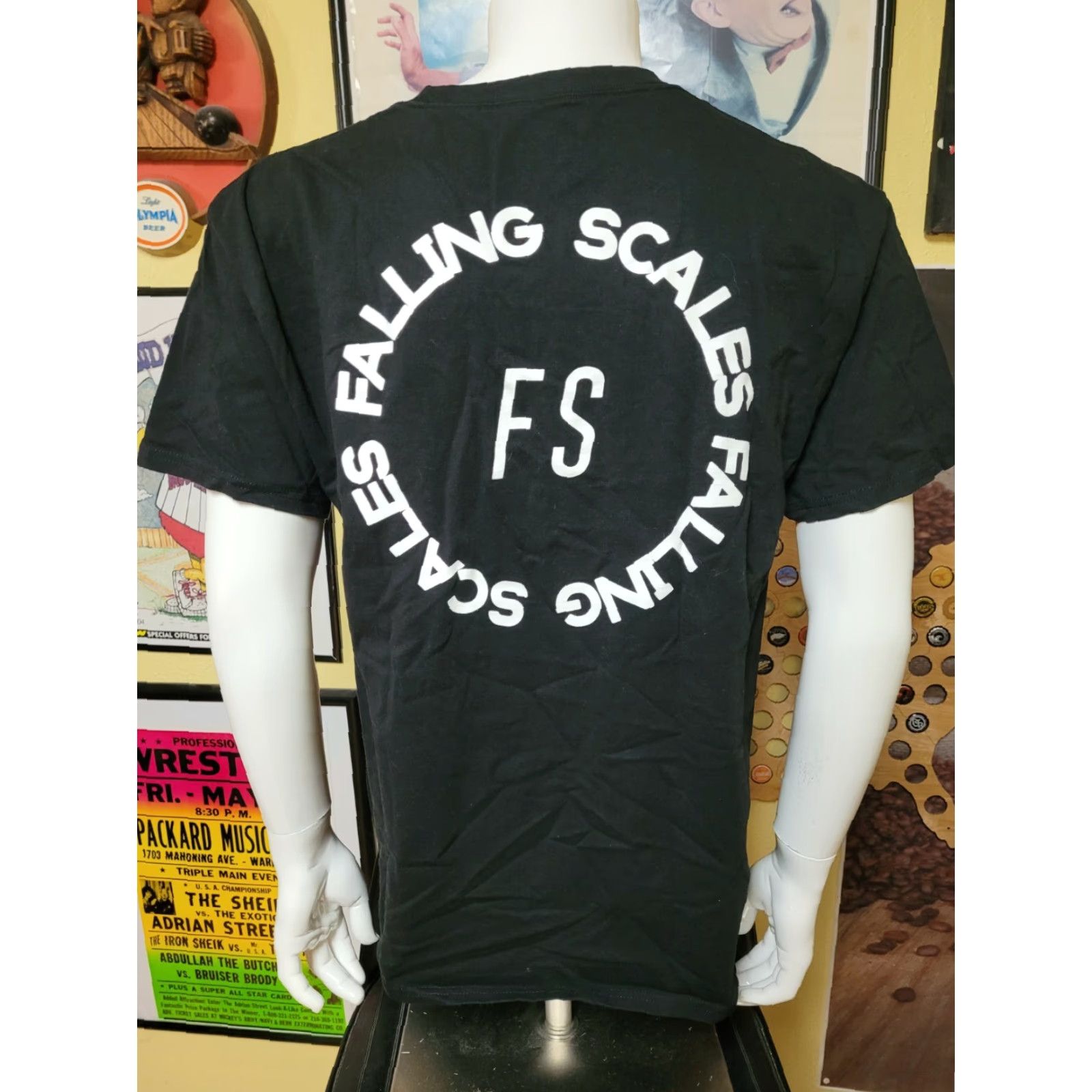 Hanes VINTAGE Falling Scales Hanes T-Shirt Black Crew Neck Short Sleeve Large Mens Graphic Tee 100% Cotton Portuguese English Band Logo Size US L / EU 52-54 / 3 - 3 Thumbnail