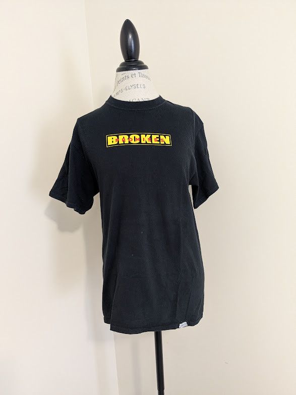 Broken Promises Co. Broken Promises "Can't Help It" front & back graphic Size US M / EU 48-50 / 2 - 1 Thumbnail