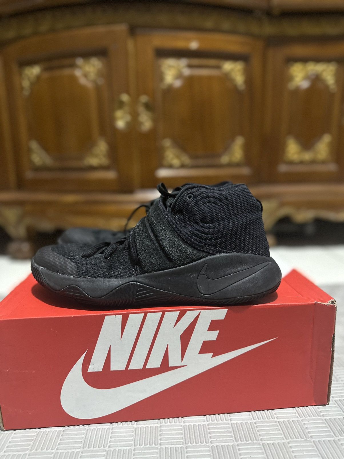 Nike Kyrie 2 Triple Black Size US 8 / EU 41 - 2 Thumbnail