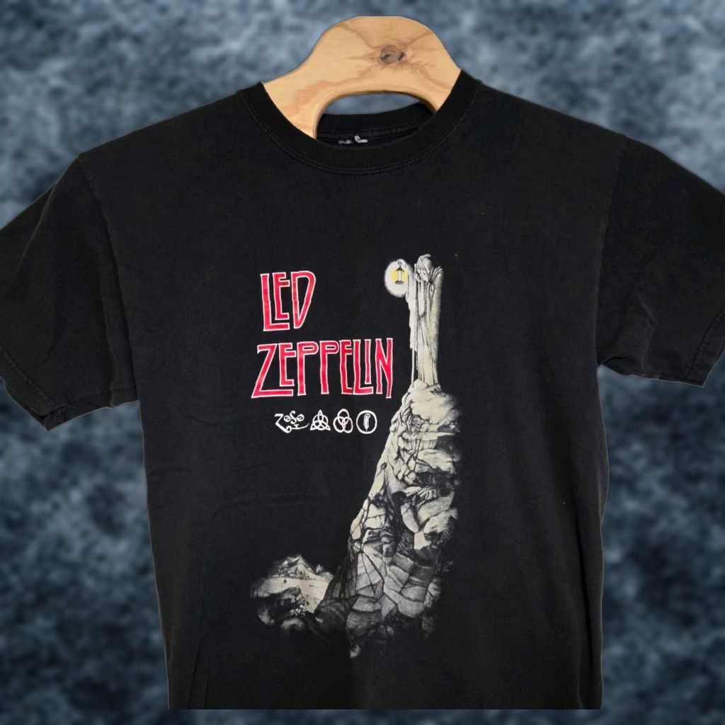 Hanes VINTAGE Led Zeppelin Mens T-Shirt L Black Zoso Stairway To Heaven 2005 Hanes Graphic Print Short Sleeve Crew Neck Regular Mens Band Rock T-Shirt Size US L / EU 52-54 / 3 - 1 Thumbnail