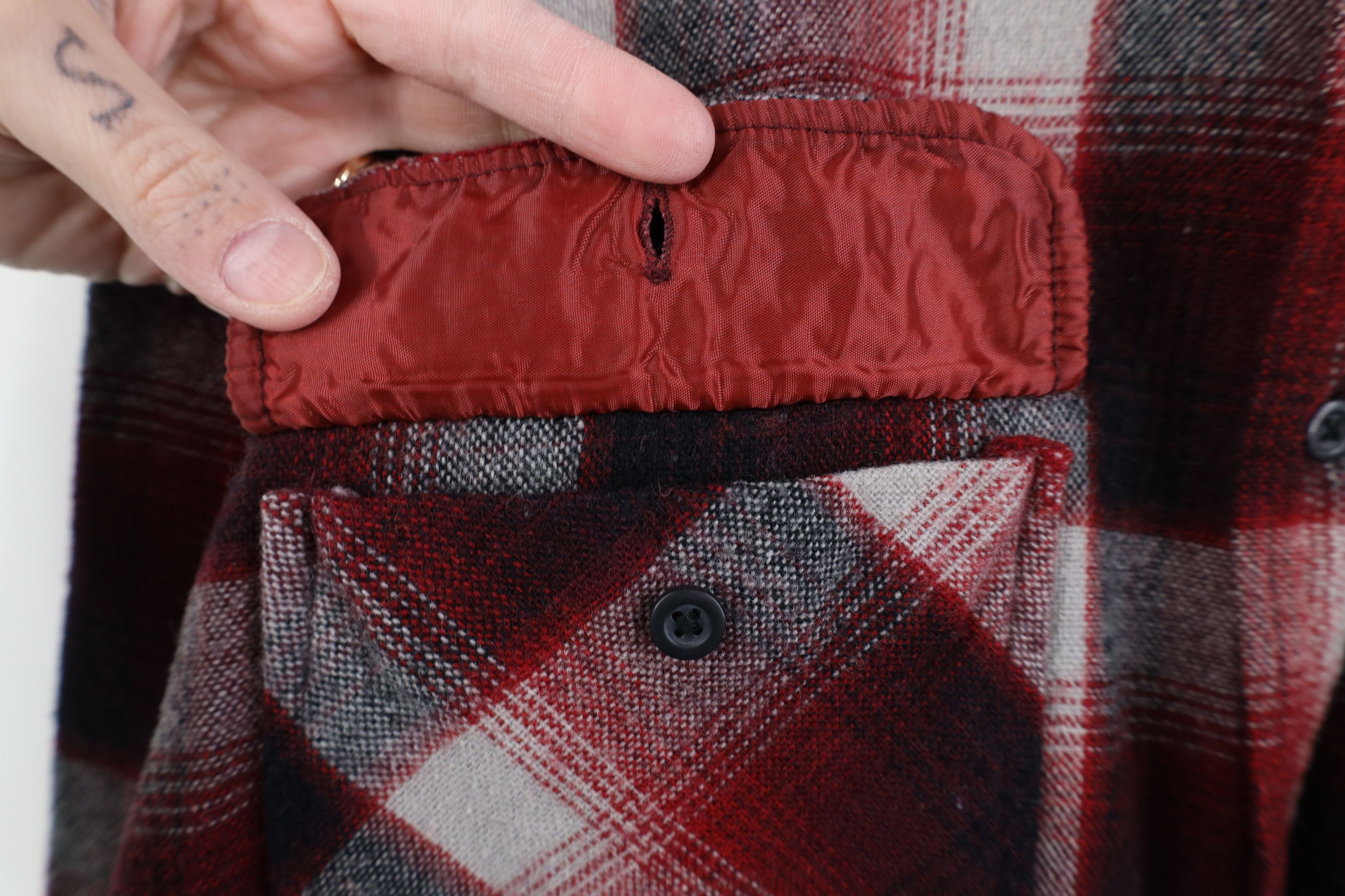 Vintage Vintage 70s Streetwear Knit Collared Button Shirt Red Plaid Size US L / EU 52-54 / 3 - 4 Thumbnail