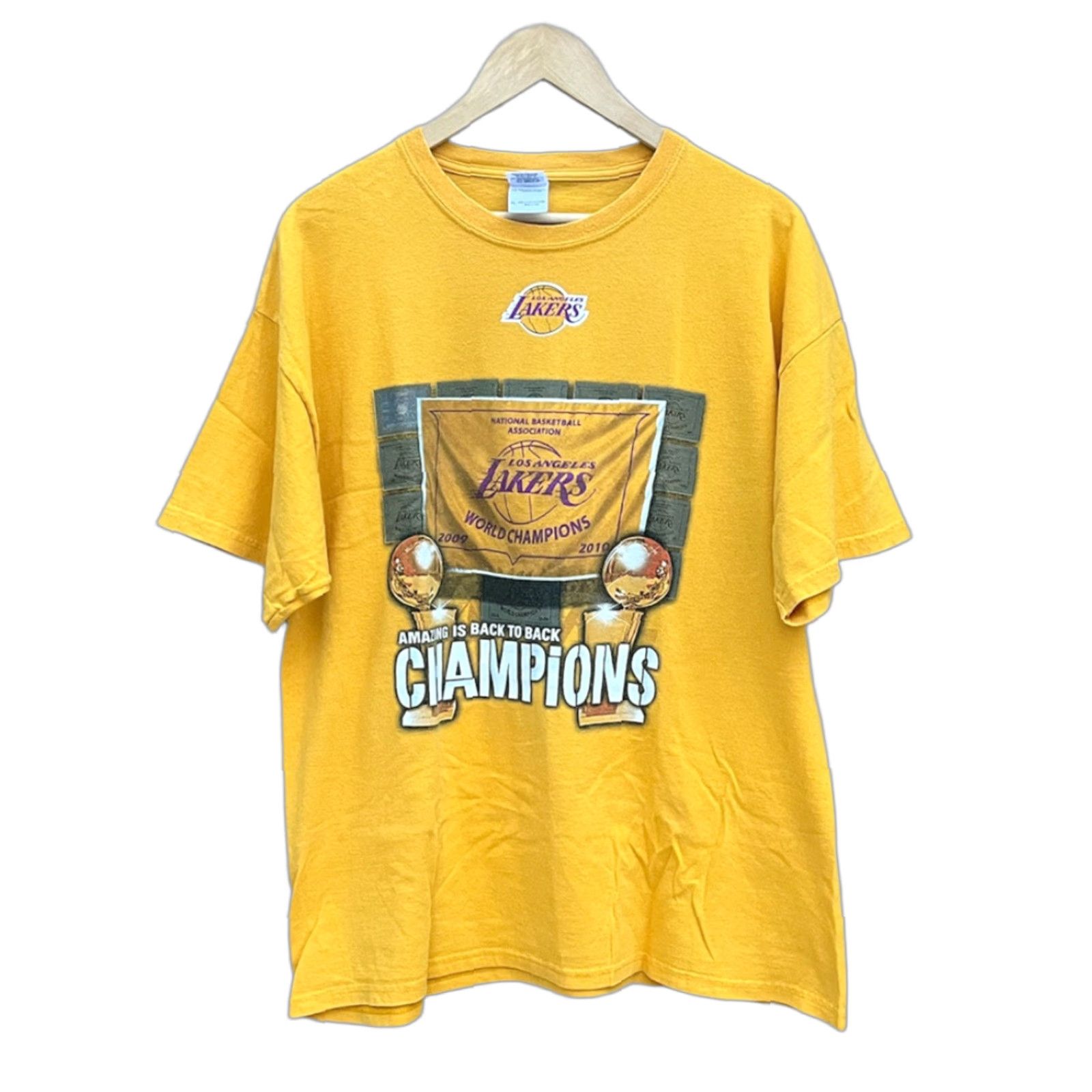 Gildan VINTAGE LA Lakers World Champions 2009 2010 Kobe Bryant Rap Tee Shirt Mens XL Yellow Gildan T-Shirt USA Back To Back 2009 2010 Mens XL Size US XL / EU 56 / 4 - 1 Thumbnail