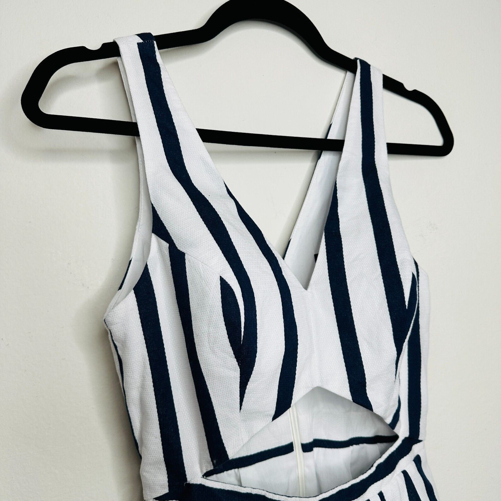 Topshop Topshop Navy White Stripe Waist Cutout VNeck Mini Dress 4 Size S / US 4 / IT 40 - 5 Thumbnail
