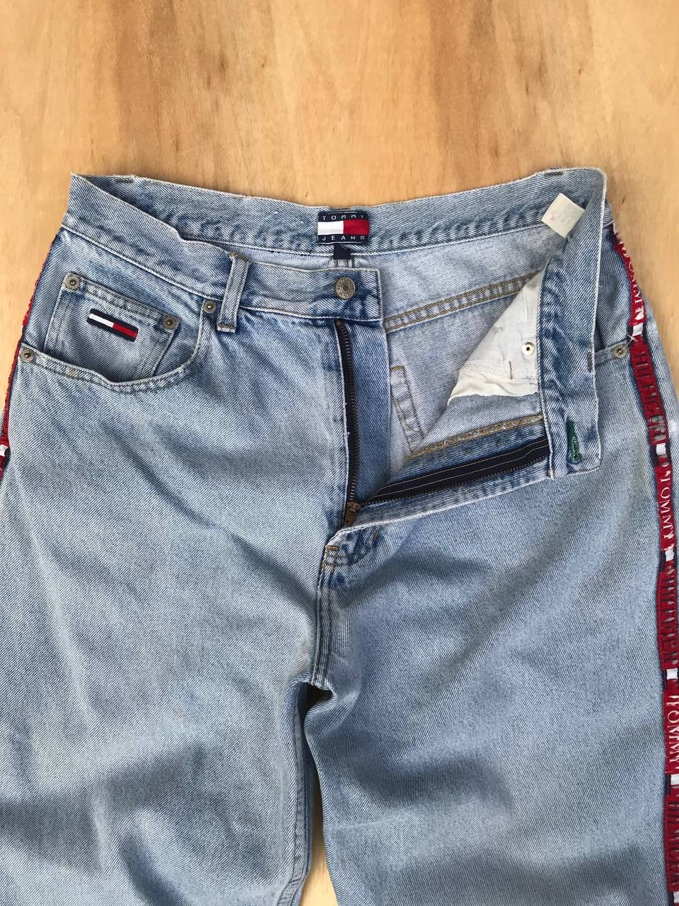 Tommy Hilfiger × Vintage VINTAGE 90S TOMMY HILFIGER SIDETAPE LOOSE LIGHTWASH Size US 30 / EU 46 - 5 Thumbnail