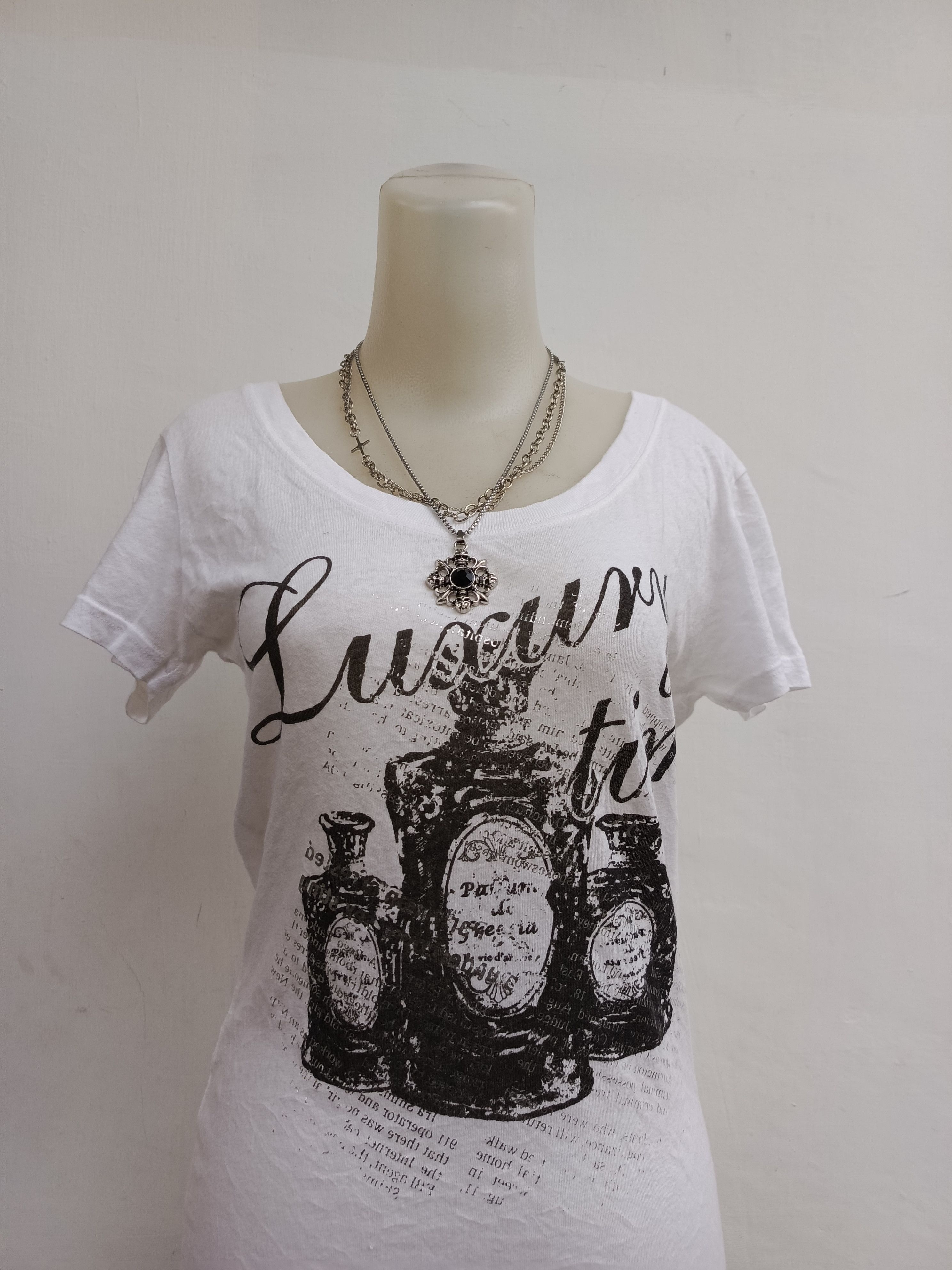 Japanese Brand Ademis White Graphic T-Shirt Perfume Print Size M / US 6-8 / IT 42-44 - 2 Thumbnail