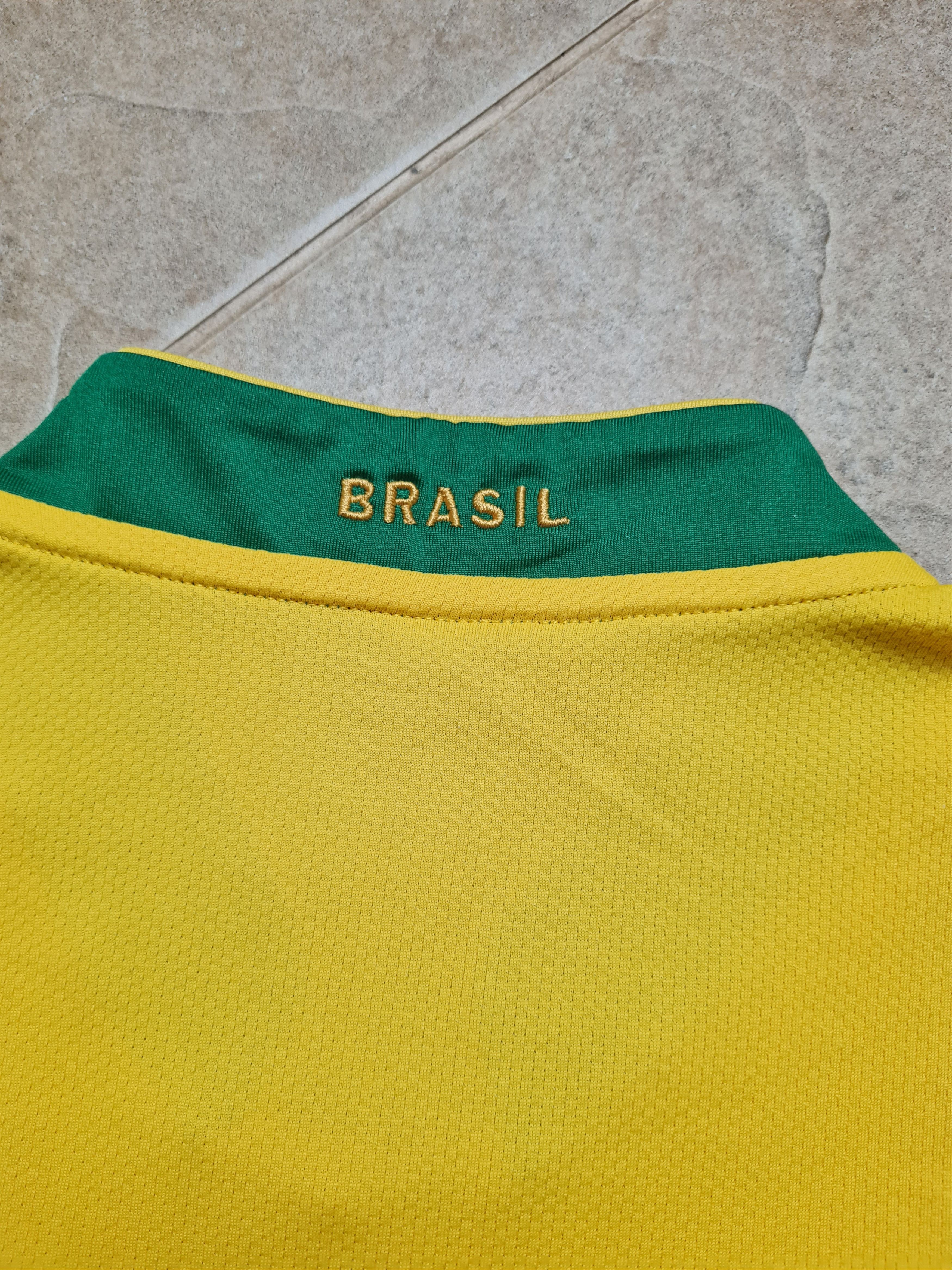 Nike Vintage Football Nike Brazil 2006 World Cup Soccer shirt Size US L / EU 52-54 / 3 - 9 Thumbnail