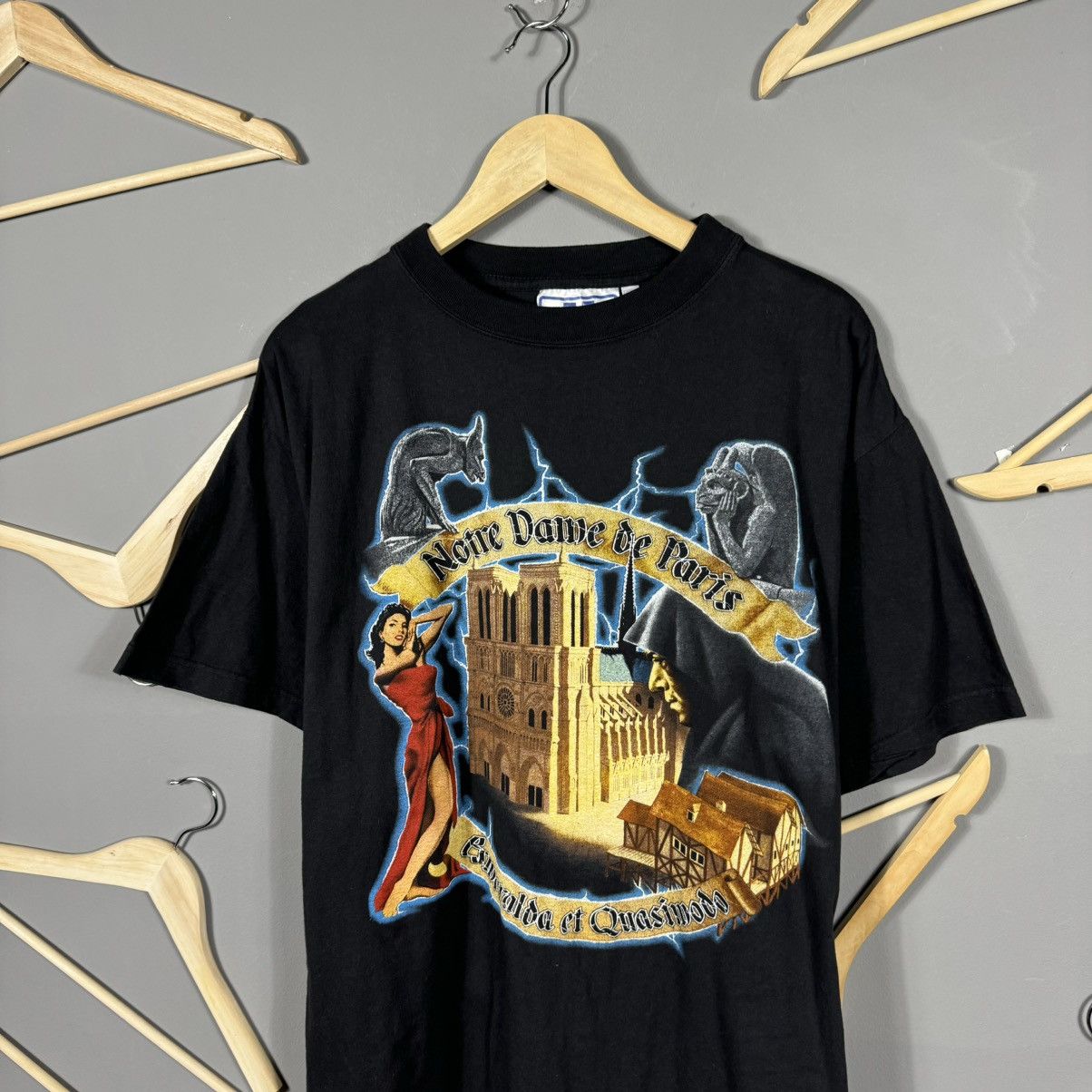 Vintage Vintage 90s Notre Dame De Paris Esmeralda et Quasimodo Tee Size US L / EU 52-54 / 3 - 3 Thumbnail