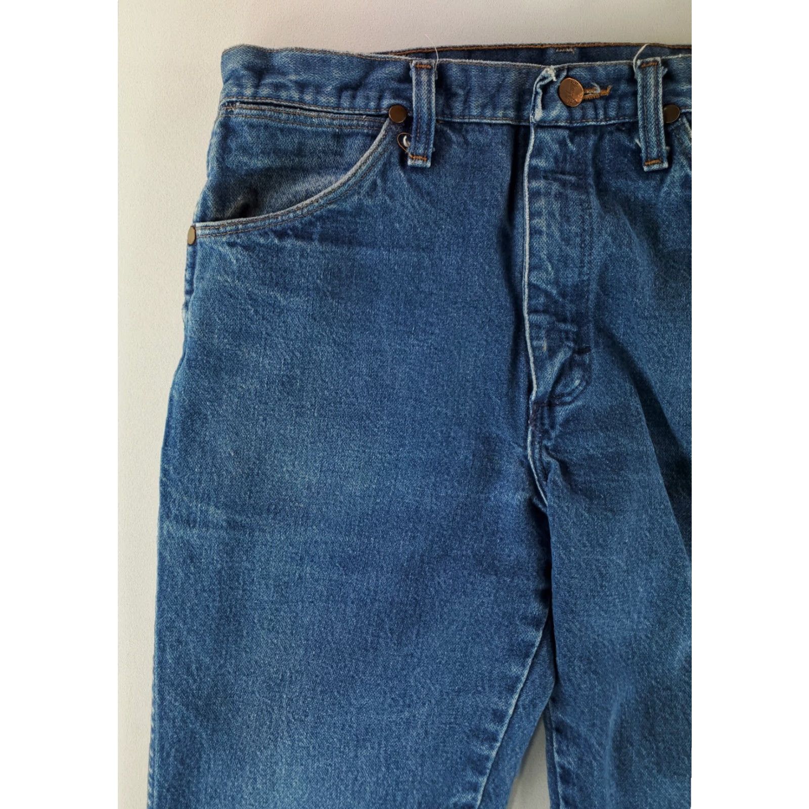 Wrangler VINTAGE Wrangler Jeans 90s 936DEN Whiskering Blue Straight Mens 32 33x33 31 Inseam 32x31 Actual Mens Size US 32 / EU 48 - 4 Thumbnail