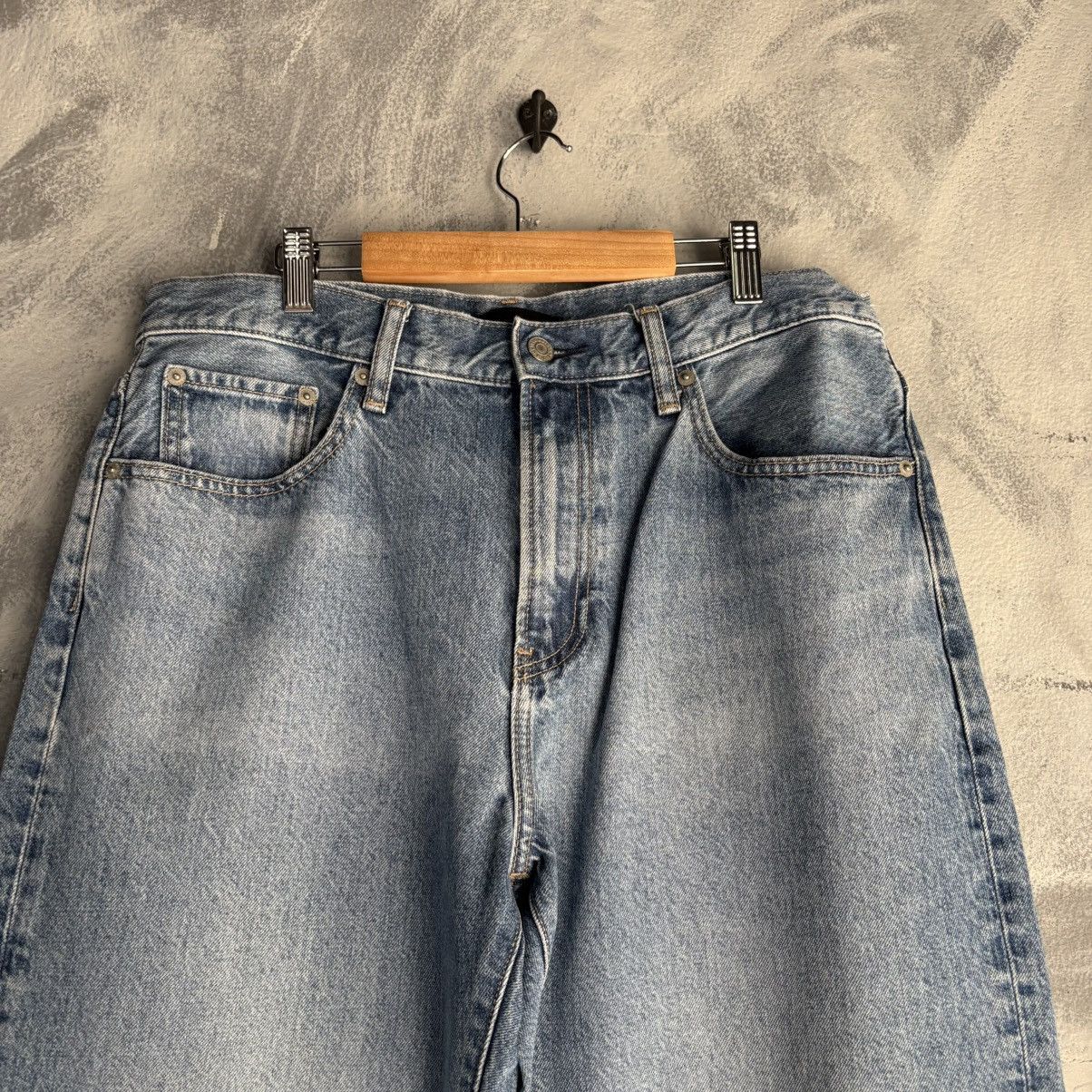Uniqlo Uniqlo Jeans Size 33x32 Regular Straight Fit Blue Denim Men Size US 33 - 2 Thumbnail