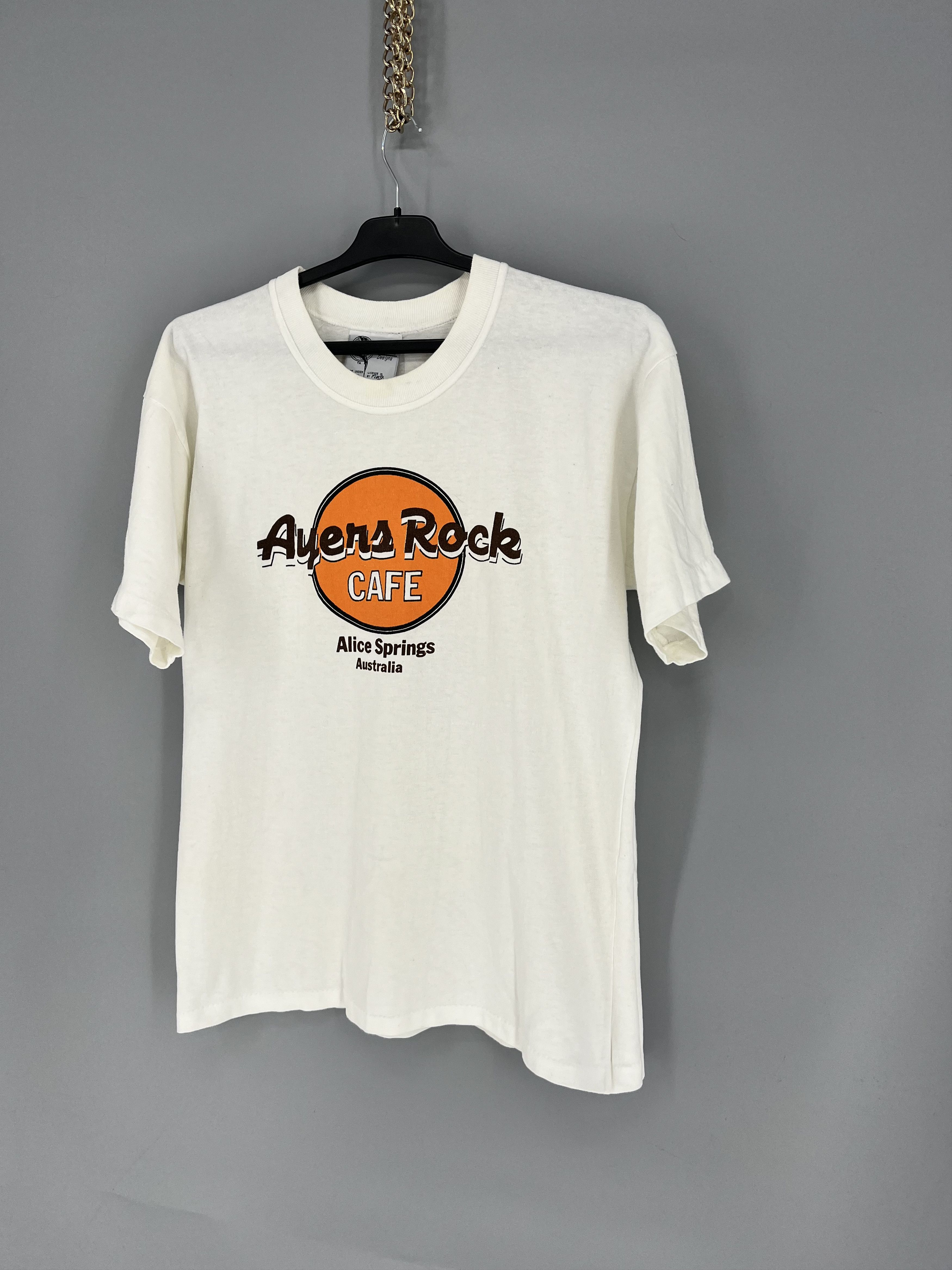 Band Tees Vintage 80s 90s Ayers Rock CAFE Alice Springs Australia Size US L / EU 52-54 / 3 - 3 Thumbnail