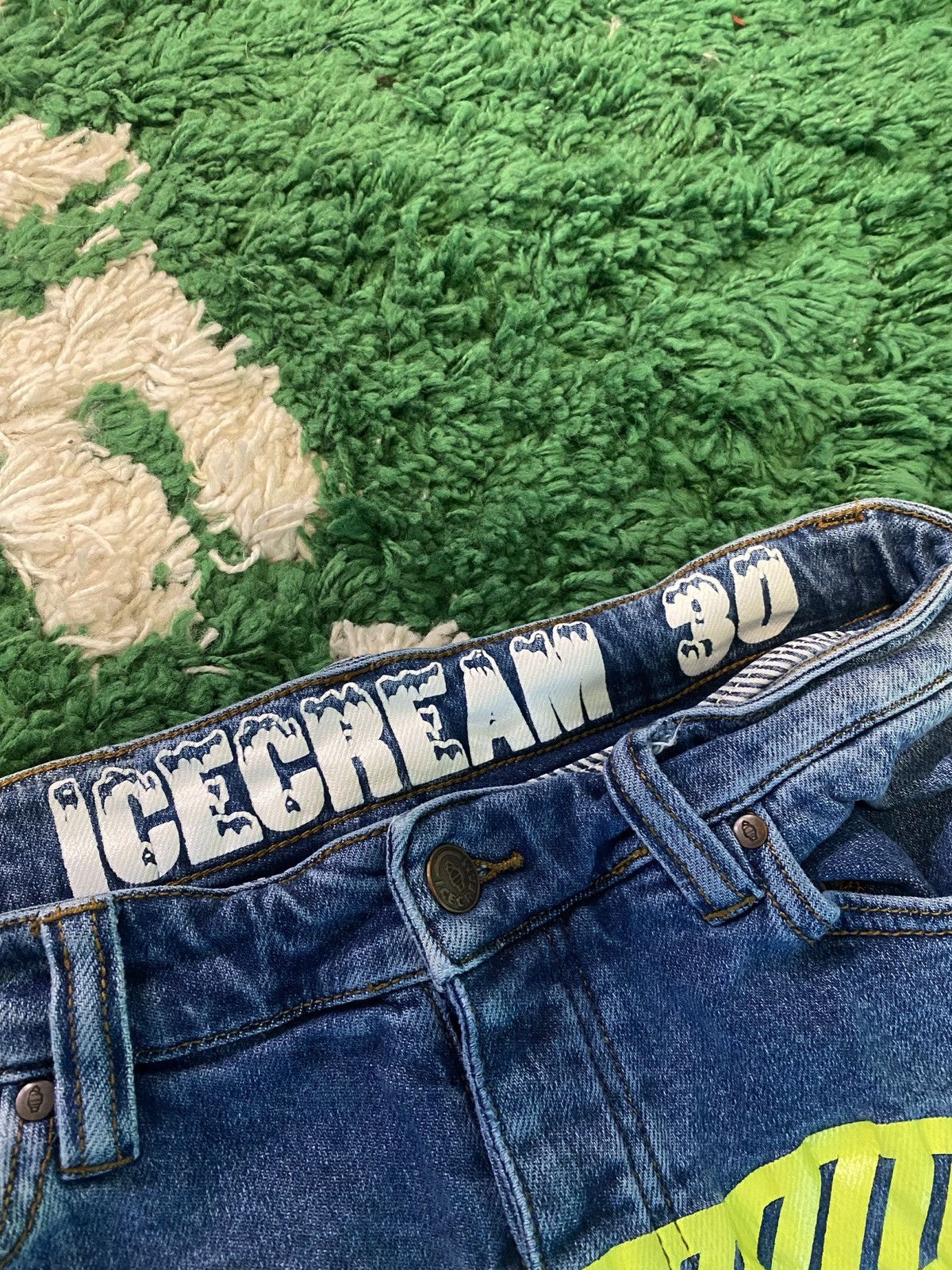 Icecream ICECREAM “Running Dog” Front Print Jeans Medium Blue Size 30 Size US 30 / EU 46 - 3 Thumbnail