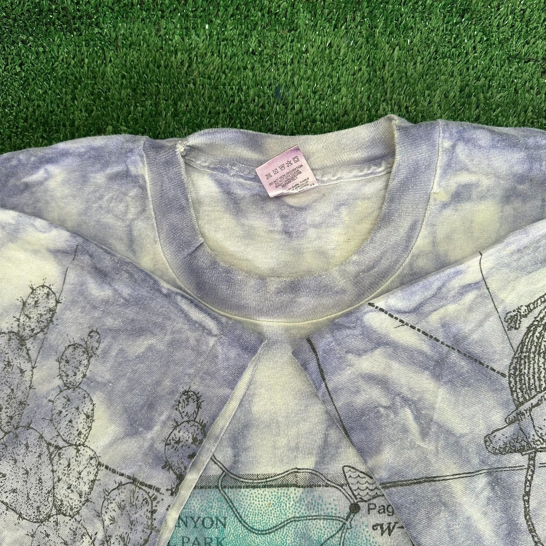 Fruit Of The Loom Vintage 90s Arizona Map T-Shirt AOP Western Cowboy Tee Size US XL / EU 56 / 4 - 3 Thumbnail