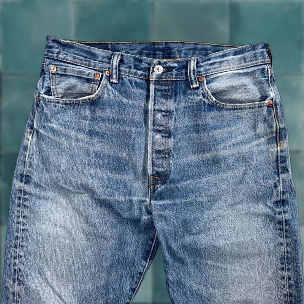 VINTAGE Levis Jeans 501 Straight Leg 35x32 Light Wash Y2K Egypt 32x28 Act
