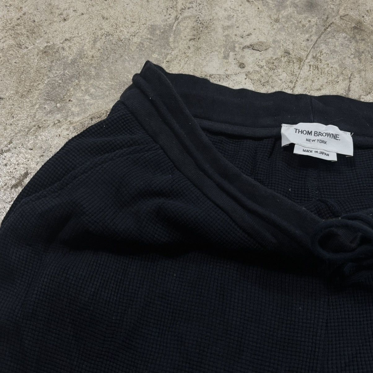 Thom Browne THOM BROWNE 4 BAR WAFFLE KNIT SHORT Size US 34 / EU 50 - 4 Thumbnail
