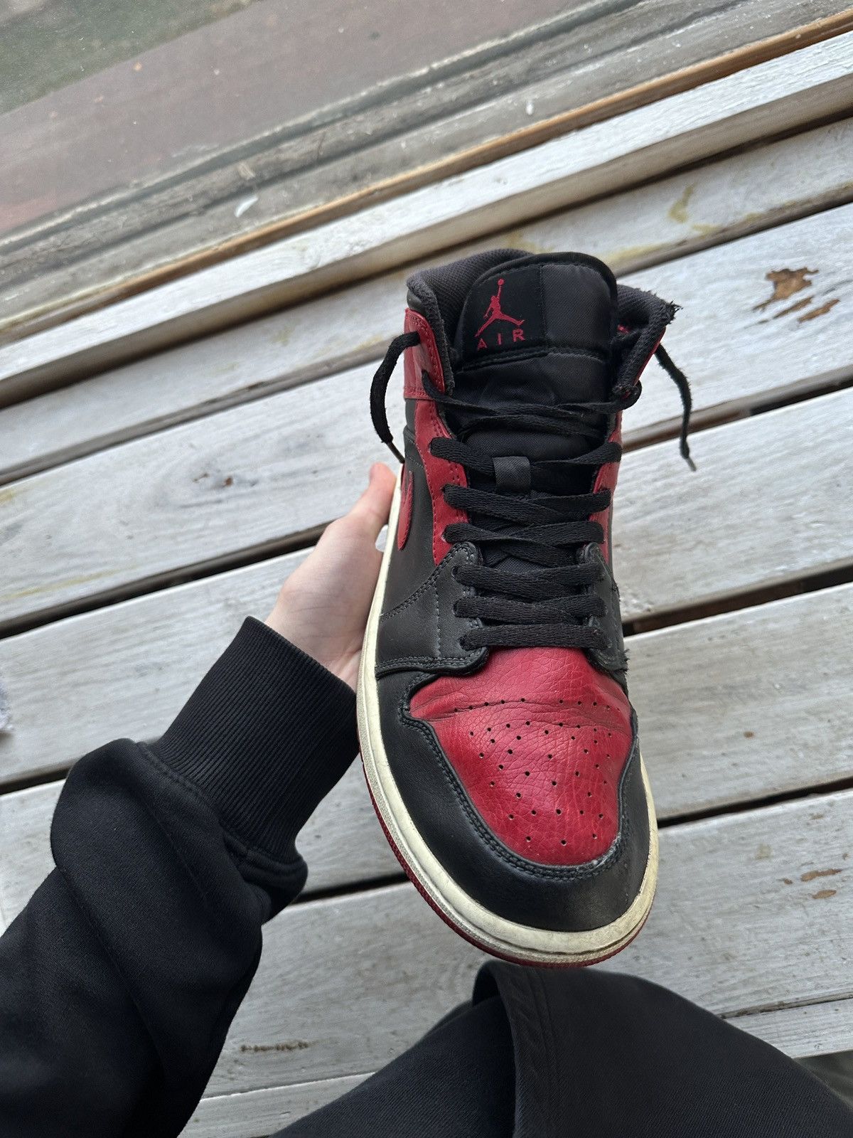 Nike 🚨NIKE AIR JORDAN 1 BRED MID RED BLACK WITH LOGO SHOES Size US 8.5 / EU 41-42 - 4 Thumbnail