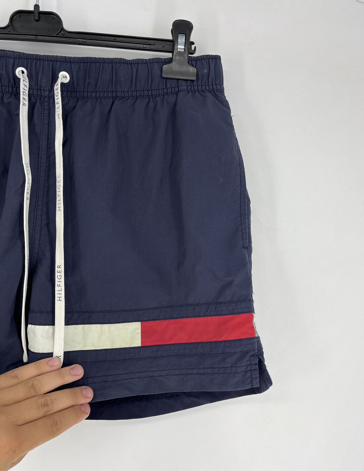 Tommy Hilfiger × Vintage 90s Vintage Tommy Hilfiger Navy Nylon Big Logo Shorts Travis Size US 36 / EU 52 - 2 Thumbnail