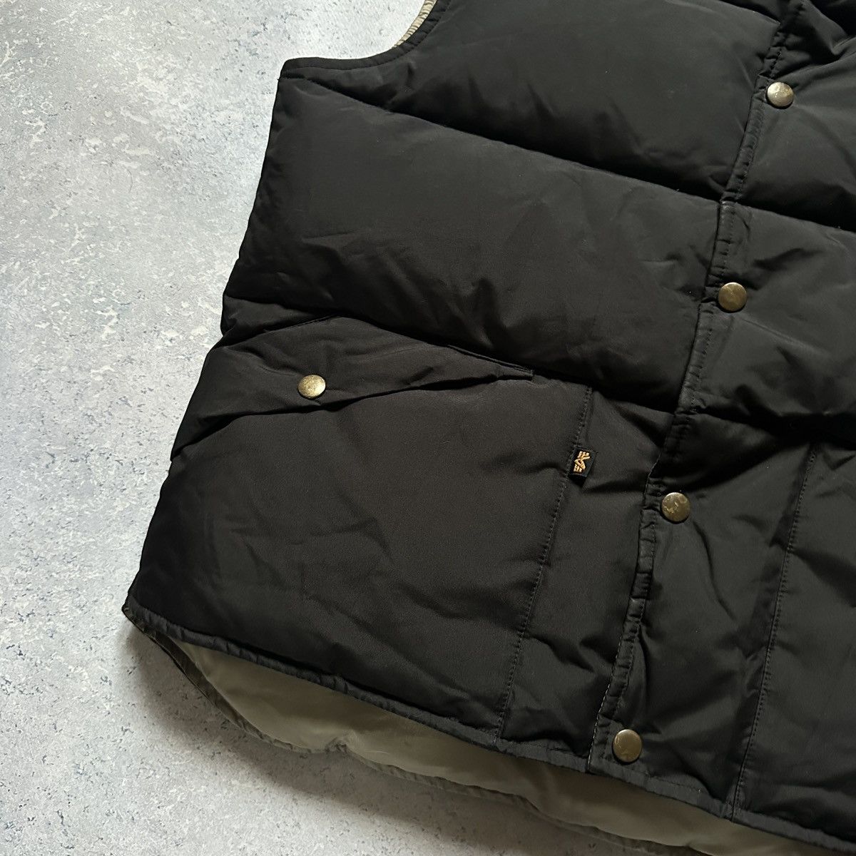 Alpha Industries Vintage Alpha Industries Cropped Puffer Down Vest Womens XS Size XS / US 0-2 / IT 36-38 - 4 Thumbnail