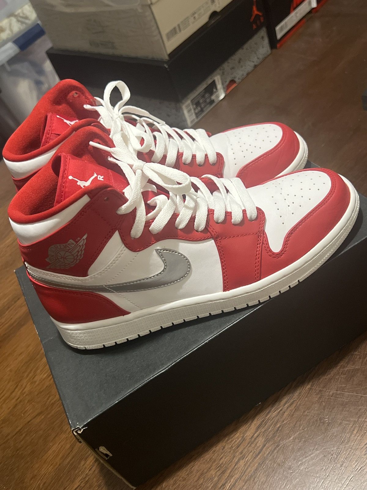 Nike Air Jordan 1 Retro High ‘Silver Medal’ 2016 Size US 9 / EU 42 - 10 Thumbnail
