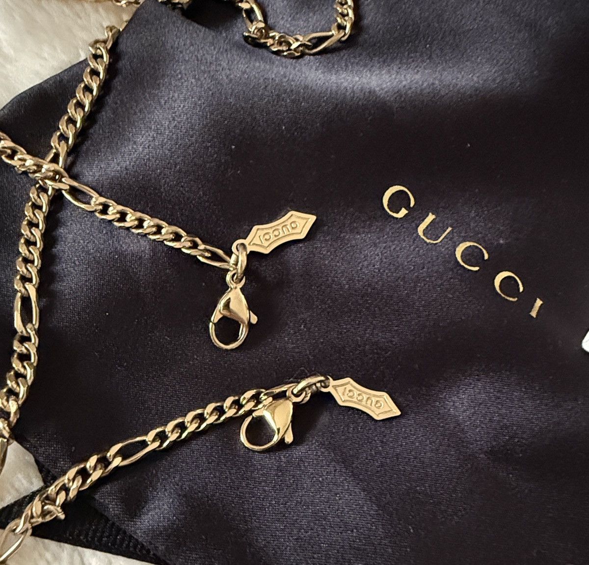 Gucci Gucci Black Sunglasses with Gold Chain Accent Size ONE SIZE - 8 Thumbnail