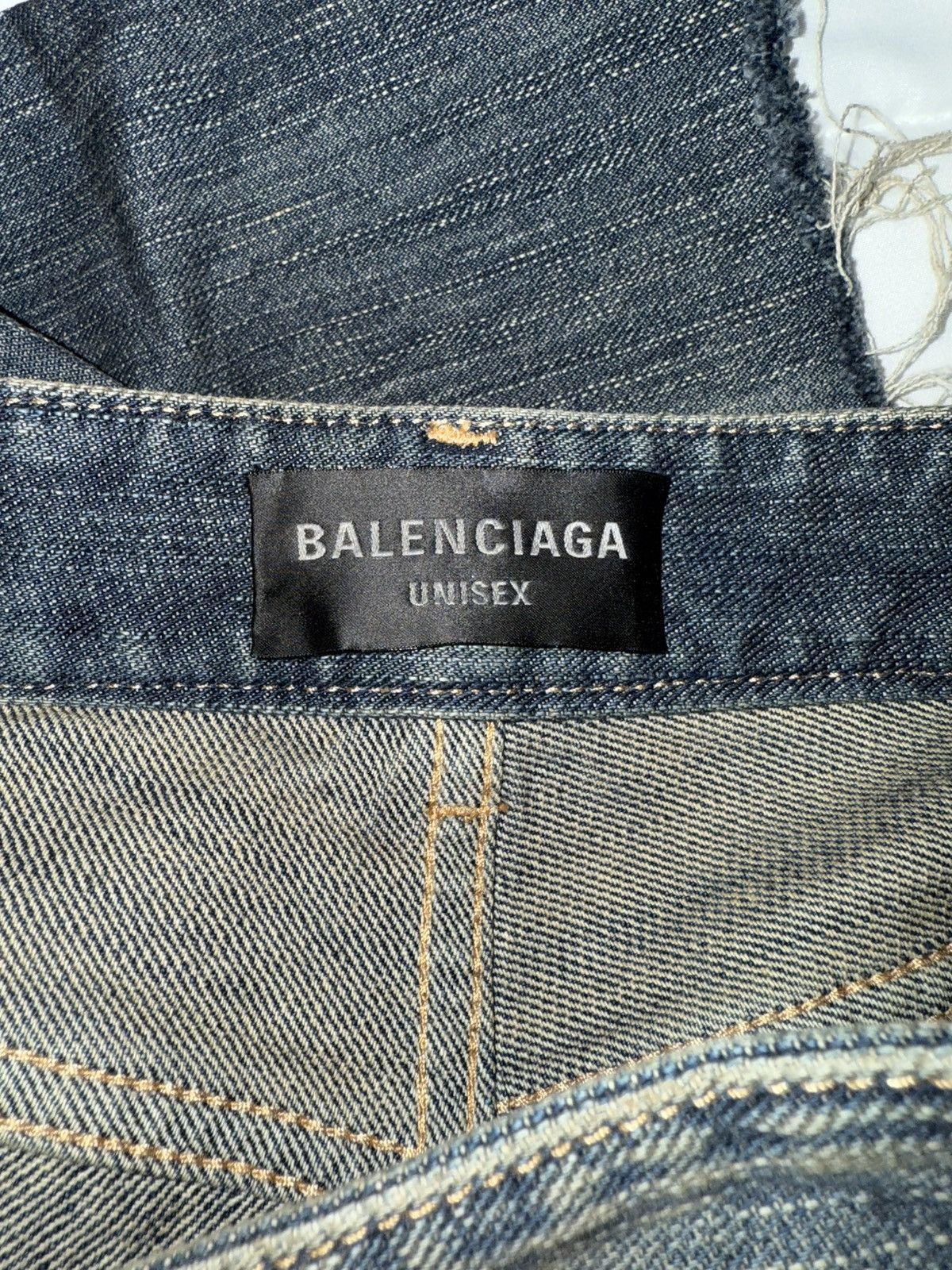 Balenciaga Balenciaga Distressed Indigo Ring Denim Shorts Size US 28 / EU 44 - 4 Thumbnail