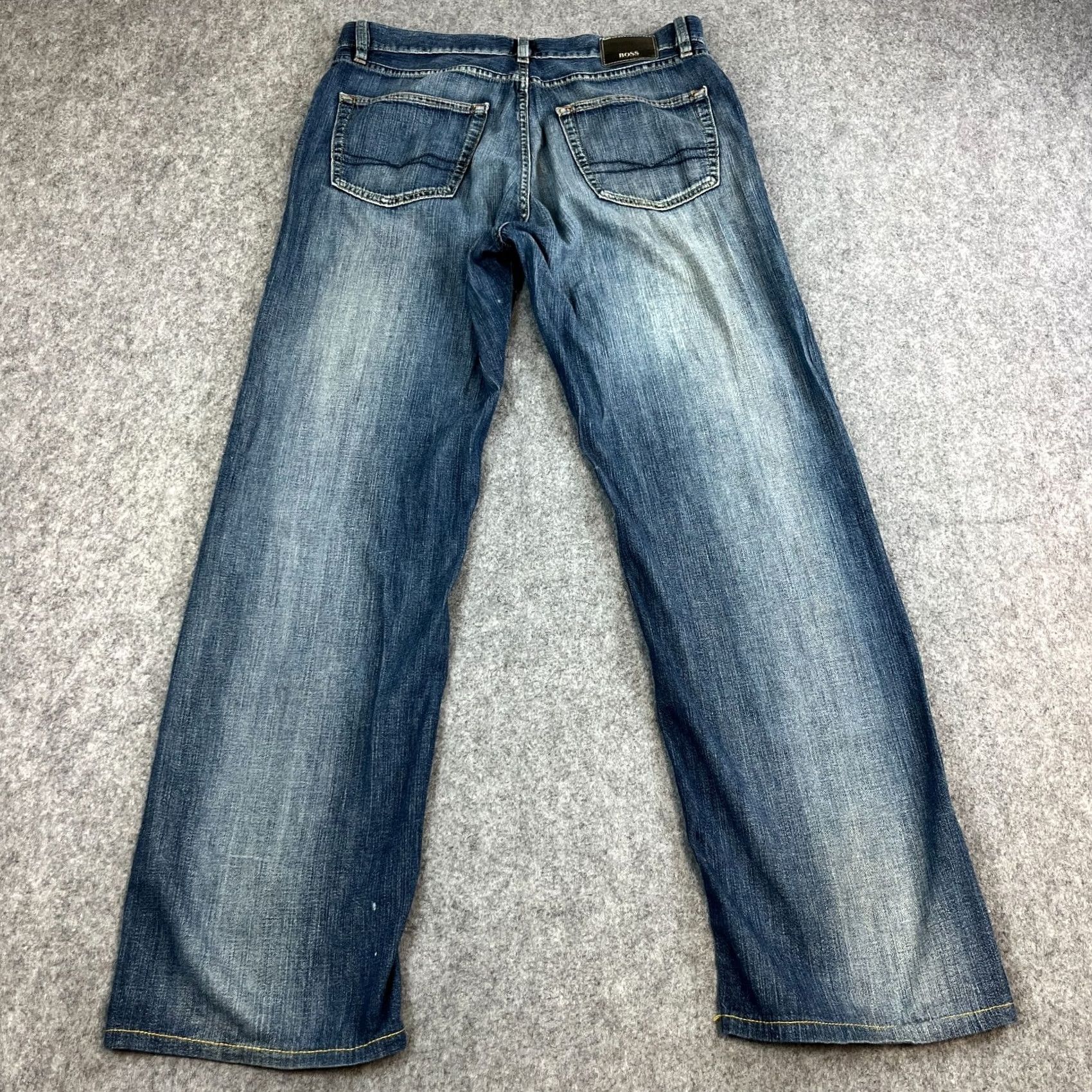 Hugo Boss HUGO BOSS Jeans Relaxed Straight 34 32 Mid Wash Blue Whiskers Vintage Mens Clothing Jeans 5-Pocket Design Regular Size XS-Not Applicable Size US 34 / EU 50 - 2 Thumbnail