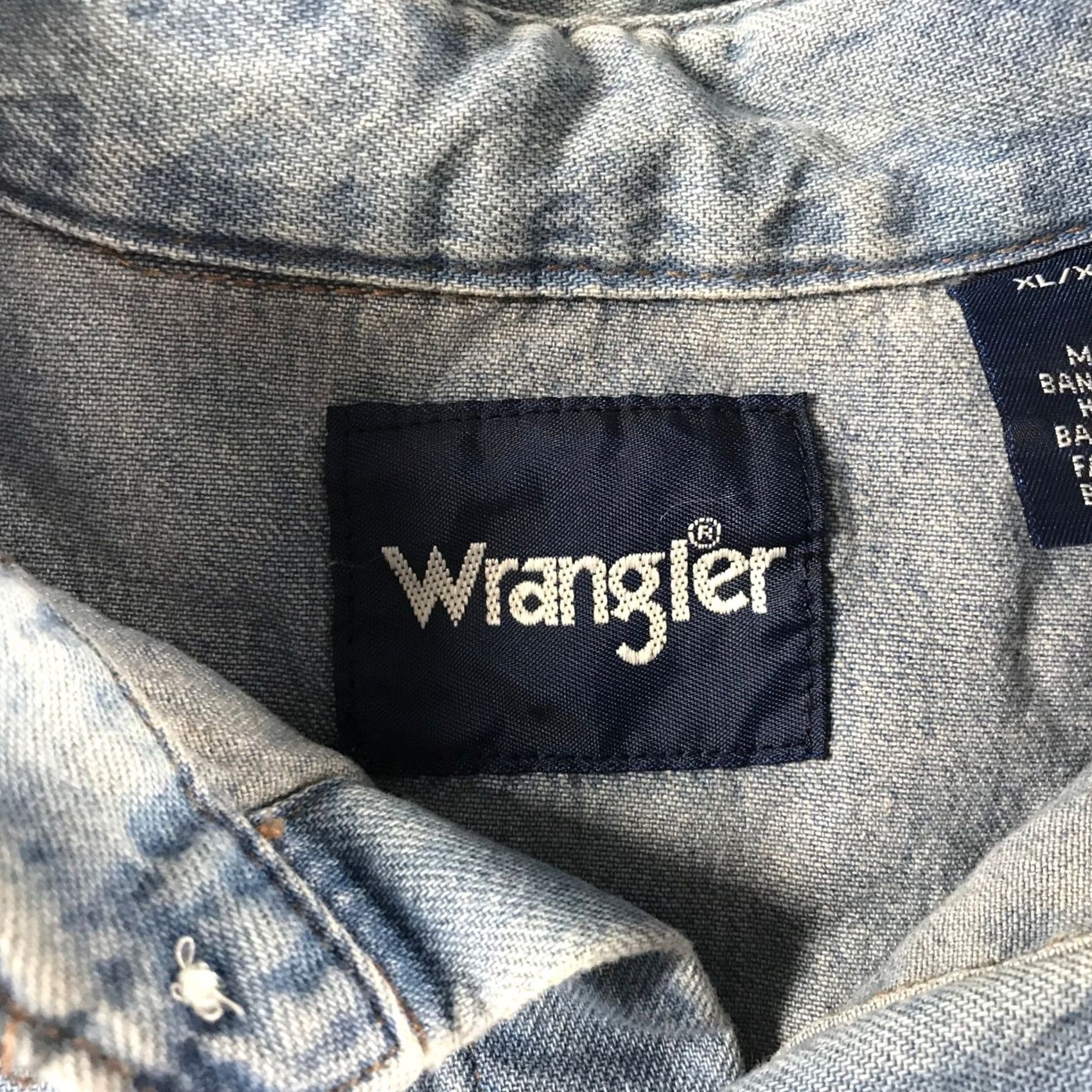 Wrangler Wrangler Denim Shirt Mens XL Light Wash Long Sleeve Cotton Western Snap MS7127D Size US XL / EU 56 / 4 - 4 Thumbnail