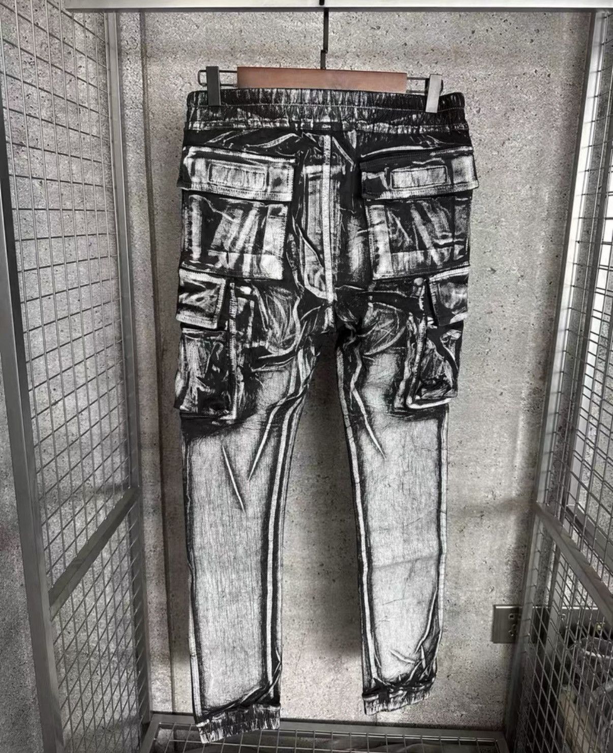 Rick Owens Rick Owens DRKSHDW Splatter Print Cargo Pants Size US 33 - 2 Thumbnail