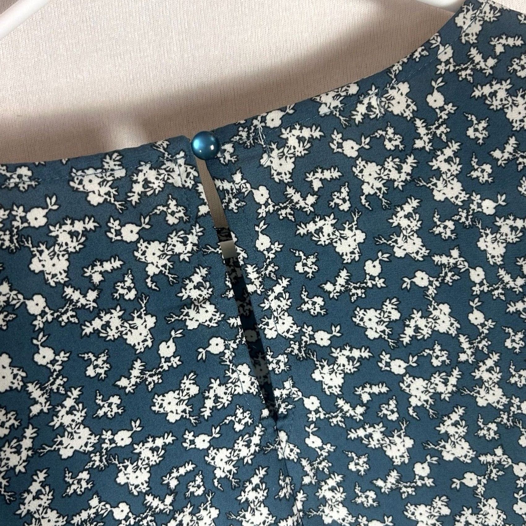 Vintage Maurices Blouse Shirt Womens Medium Blue Long Sleeve Round Neck Floral Beaded Button Ruffle Casual Size M / US 6-8 / IT 42-44 - 5 Thumbnail