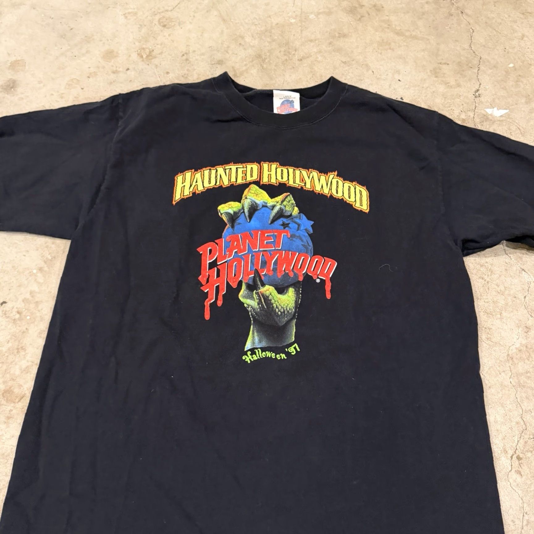 Planet Hollywood VINTAGE Planet Hollywood Shirt L Mens 90s Halloween Black Short Sleeve Crew Neck Size US L / EU 52-54 / 3 - 4 Thumbnail