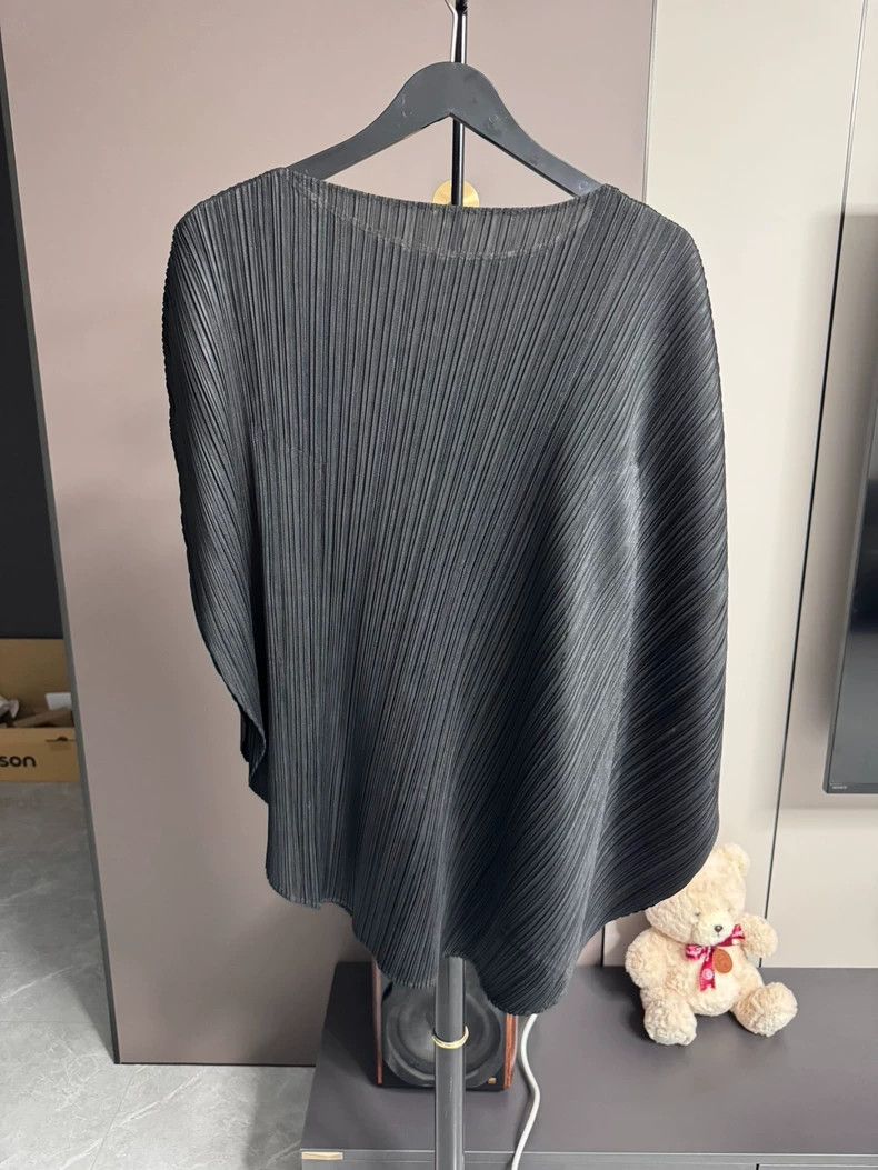 Issey Miyake Issey Miyake size:3 Black pleated round top Size S / US 4 / IT 40 - 2 Thumbnail