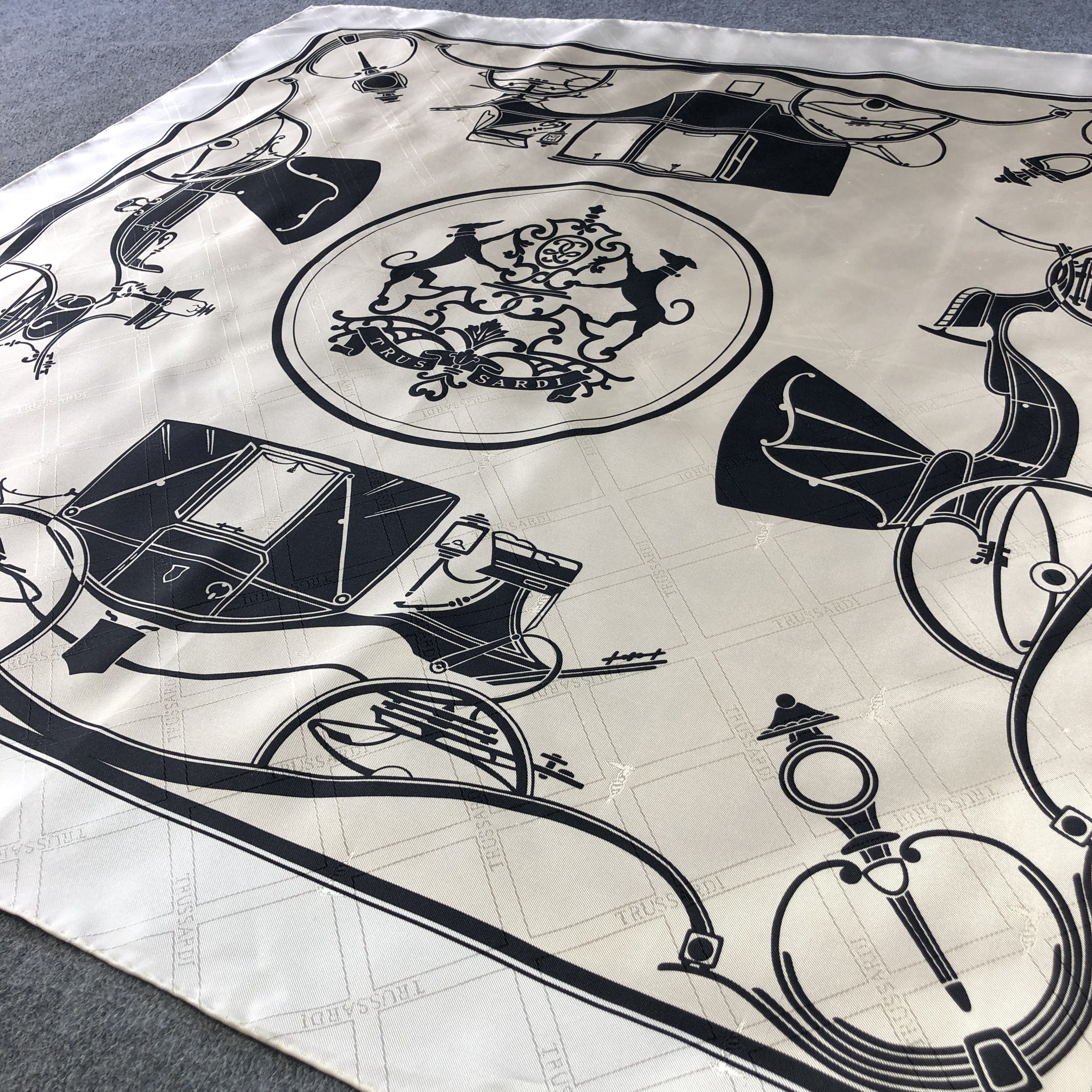 Trussardi Trussardi Silk Scarf M1407 Size ONE SIZE - 3 Thumbnail