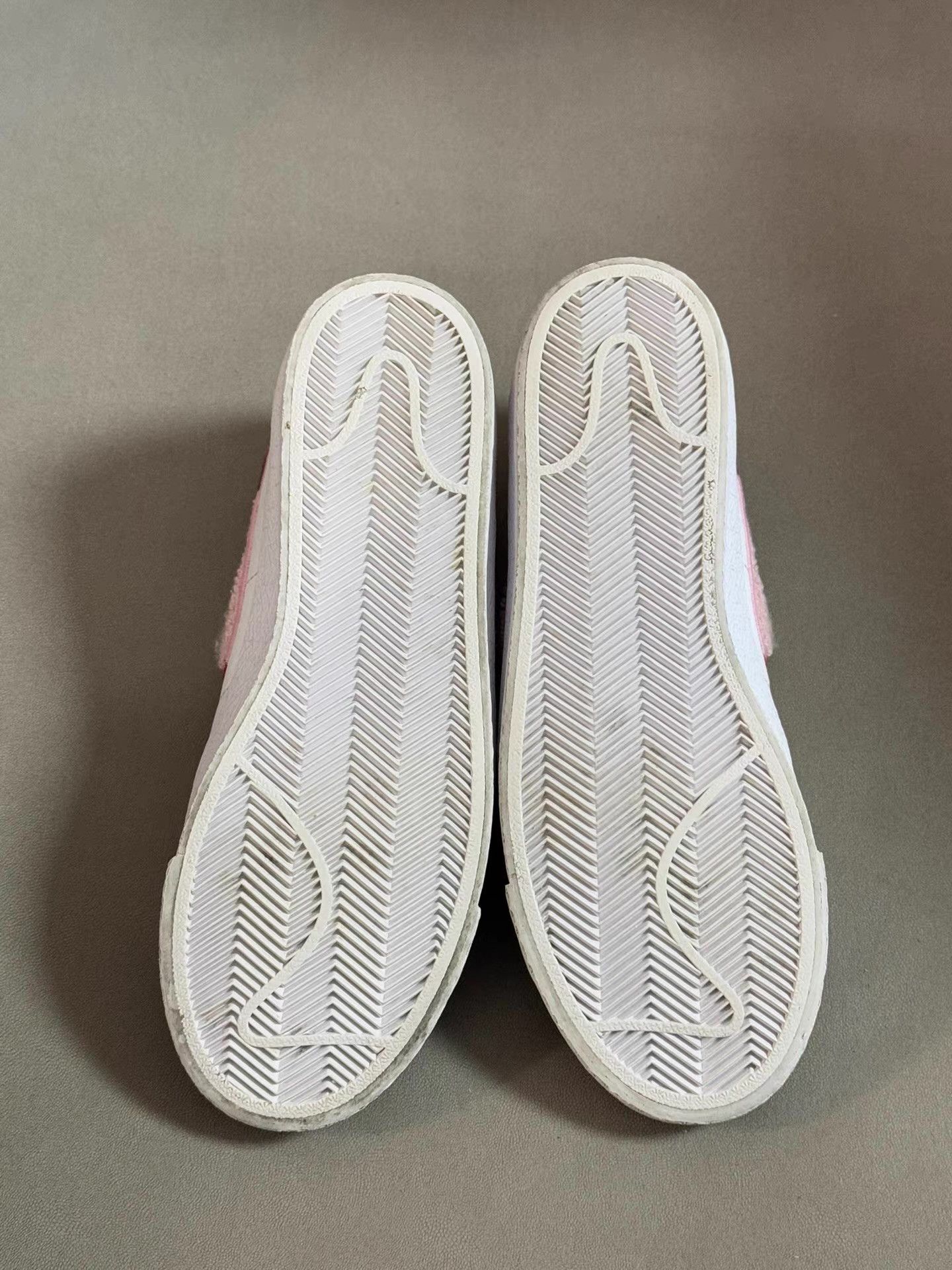 Nike A pair of Parra x Nike SB Blazer Low skate shoes。Ｑ20 Size US 7 / EU 40 - 4 Thumbnail