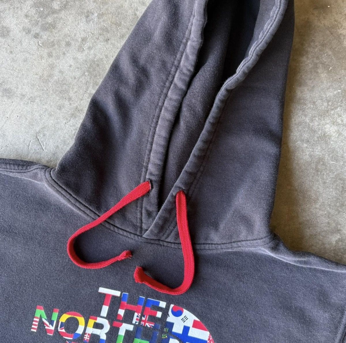 The North Face The North Face x International Flags Hoodie Size X - Large Size US XL / EU 56 / 4 - 2 Thumbnail