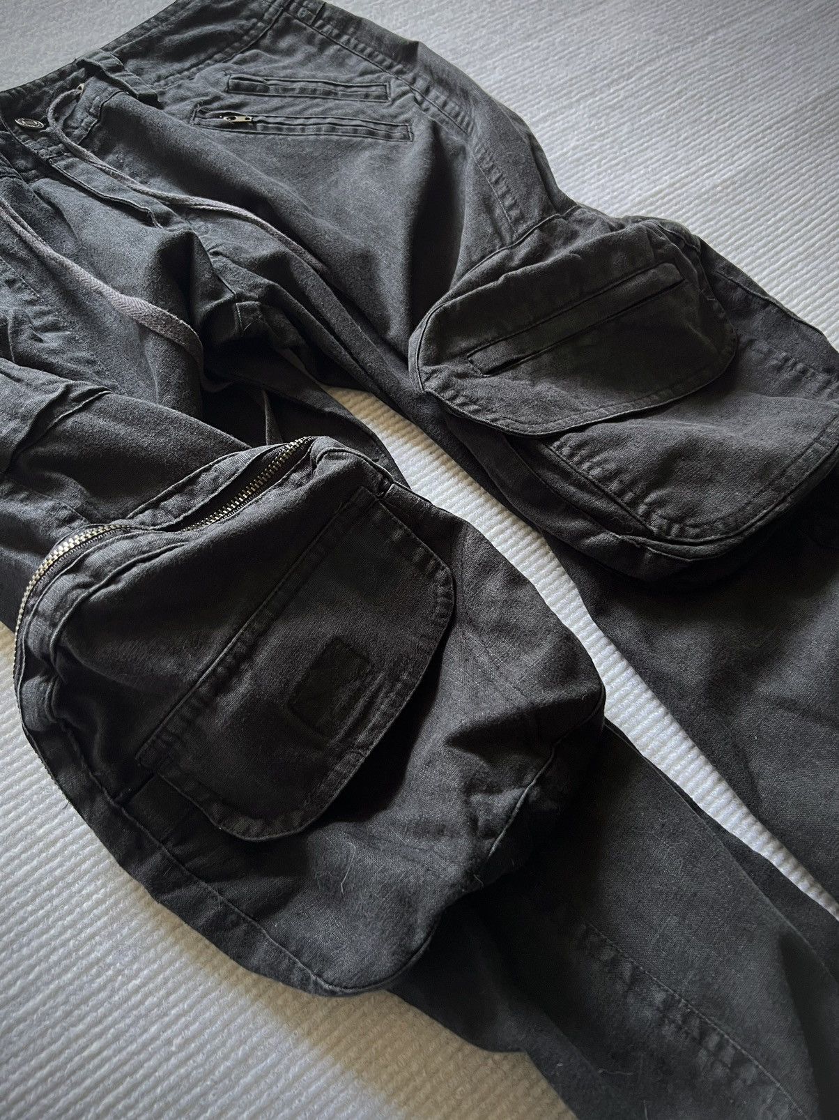 Japanese Brand Archive Flower Circle Multi-Pocket Black Cargo Pants 2000s Size US 29 - 4 Thumbnail