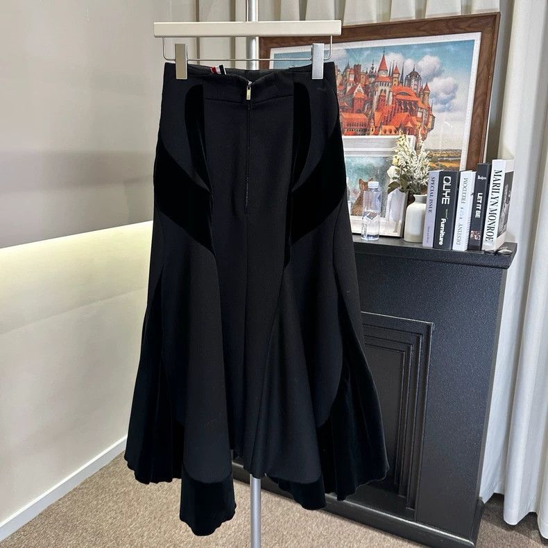 Thom Browne Thom Browne size1 A skirt with a hemmed lace trim Size 25" / US 0 / IT 36 - 2 Thumbnail