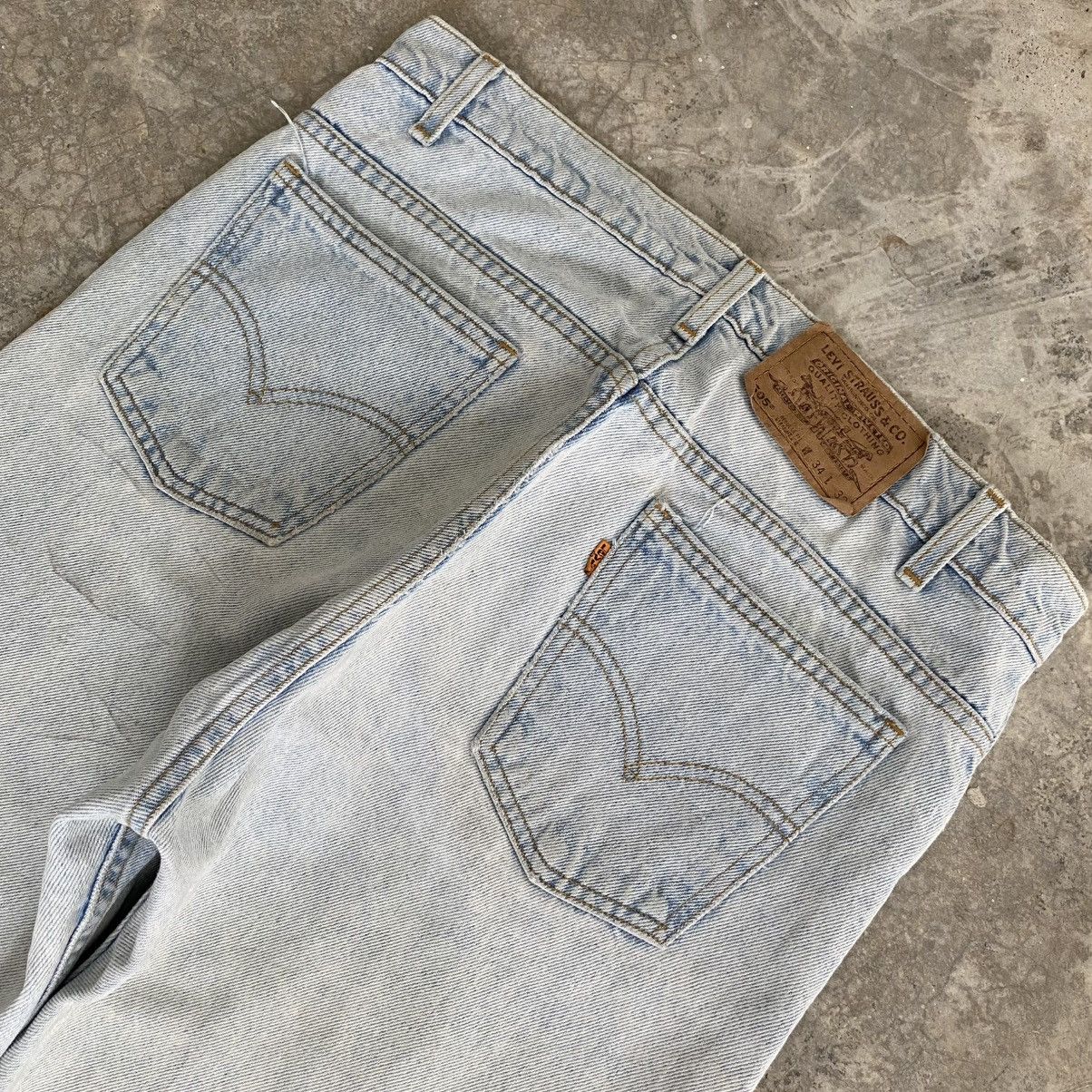 Levi's Vintage 1996 Levis 505 Orange Tab Light Blue Dirty Jeans Size US 34 / EU 50 - 11 Thumbnail