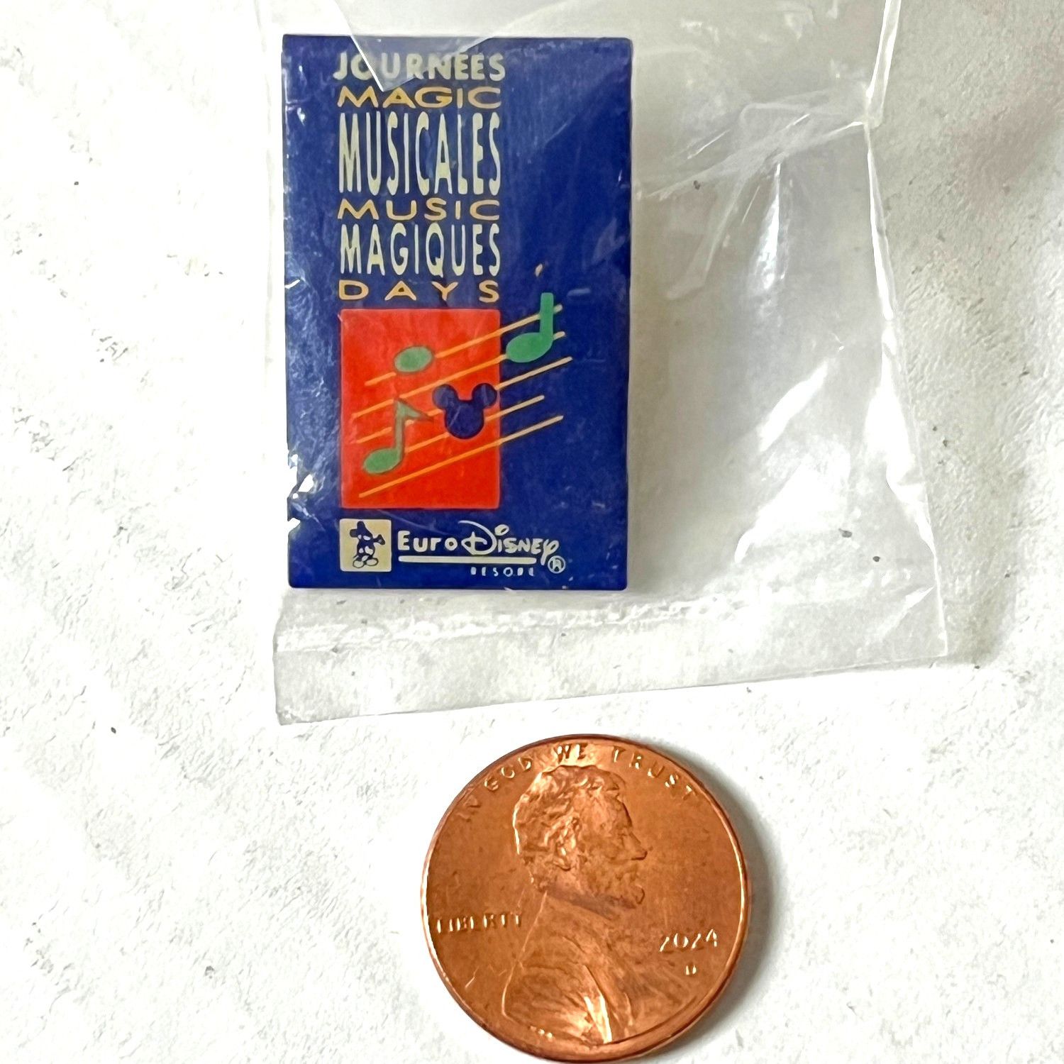 Disney Euro Disney Paris 3 Vtg Pin Keychain Bundle Castle Mickey Mo Size ONE SIZE - 4 Thumbnail