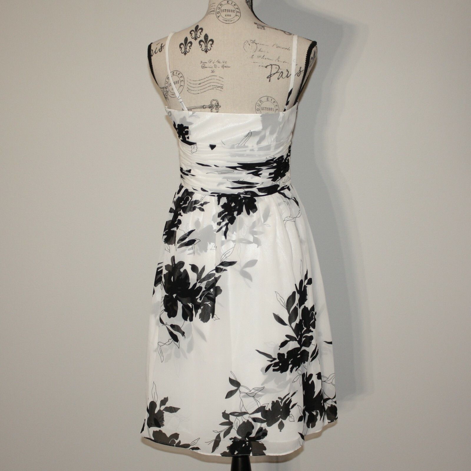 Ann Taylor White & Black Flower Floral Dress in size Petite 4 Size S / US 4 / IT 40 - 8 Thumbnail