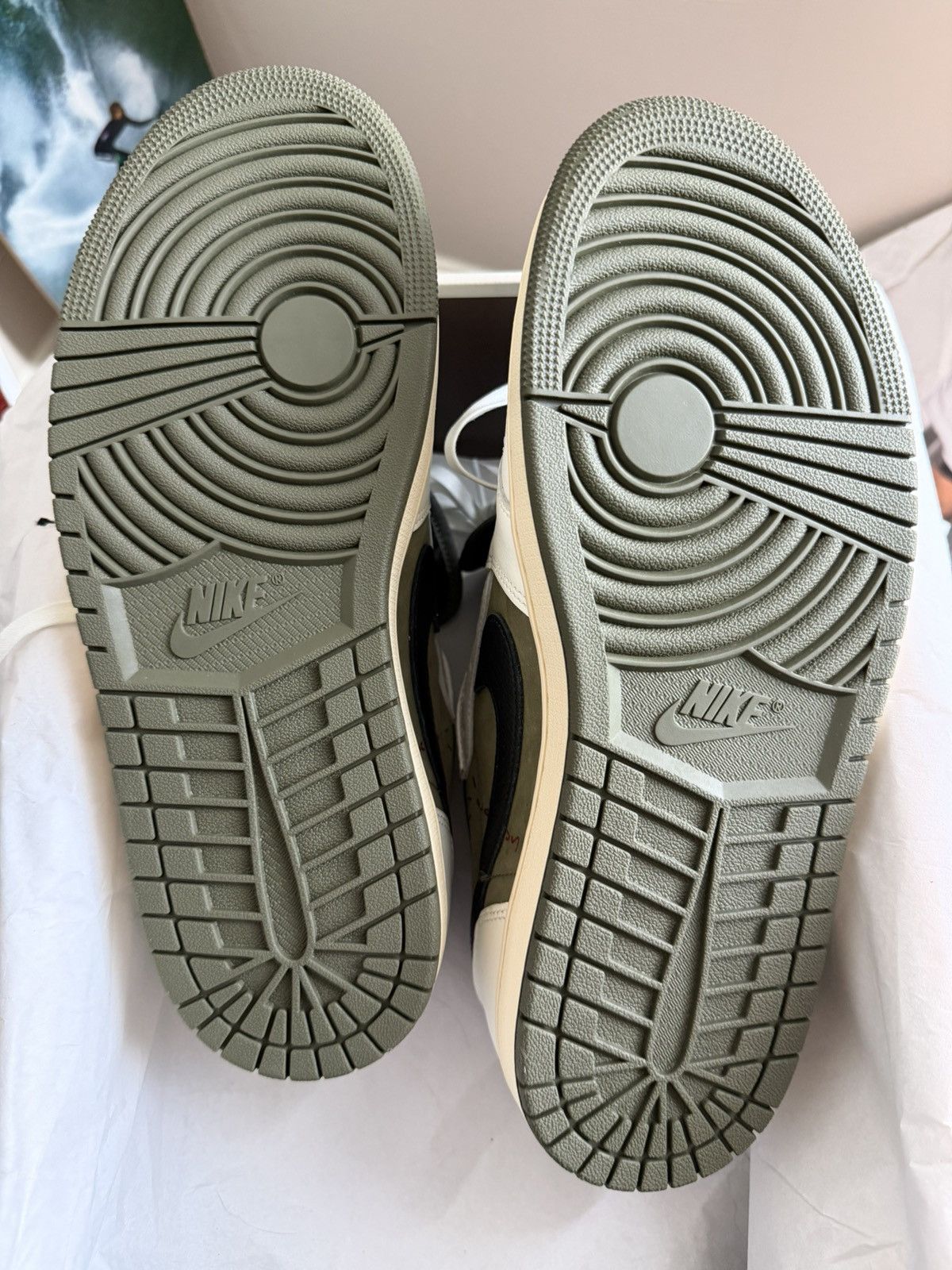 Travis Scott Jordan 1 Retro Low OG Travis Scott Medium Olive Sz 10 DS Size US 10 / EU 43 - 9 Thumbnail