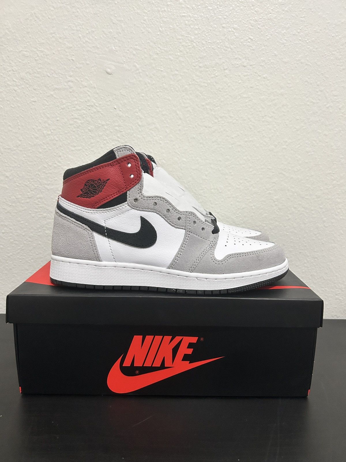 Jordan Brand Jordan 1 High Smoke Grey Size US 6 / EU 39 - 3 Thumbnail