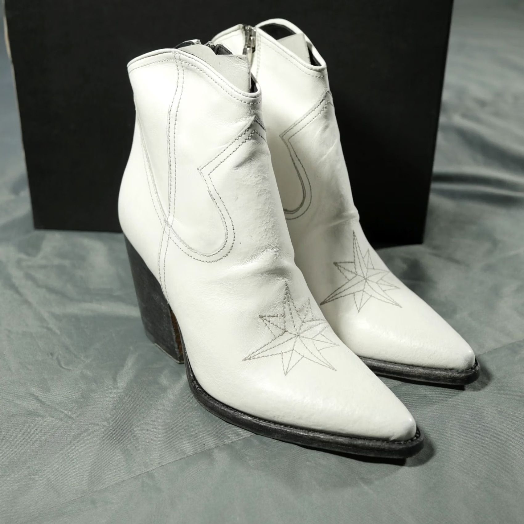 Vintage Alessandro Vasini Boots Womens 9 White Alyson Zip Ankle Western Distressed Italy Size US 9 / IT 39 - 2 Thumbnail