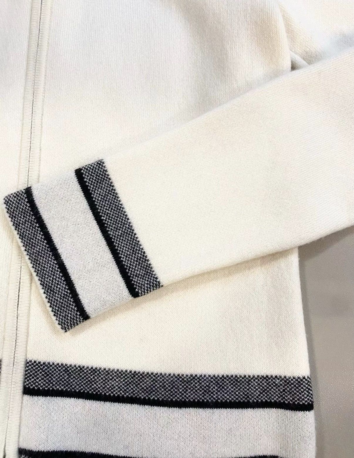 Dior Dior Classic White Cashmere Hooded Zip-Up Cardigan J33 Size XXS / US 00 / IT 34 - 5 Thumbnail