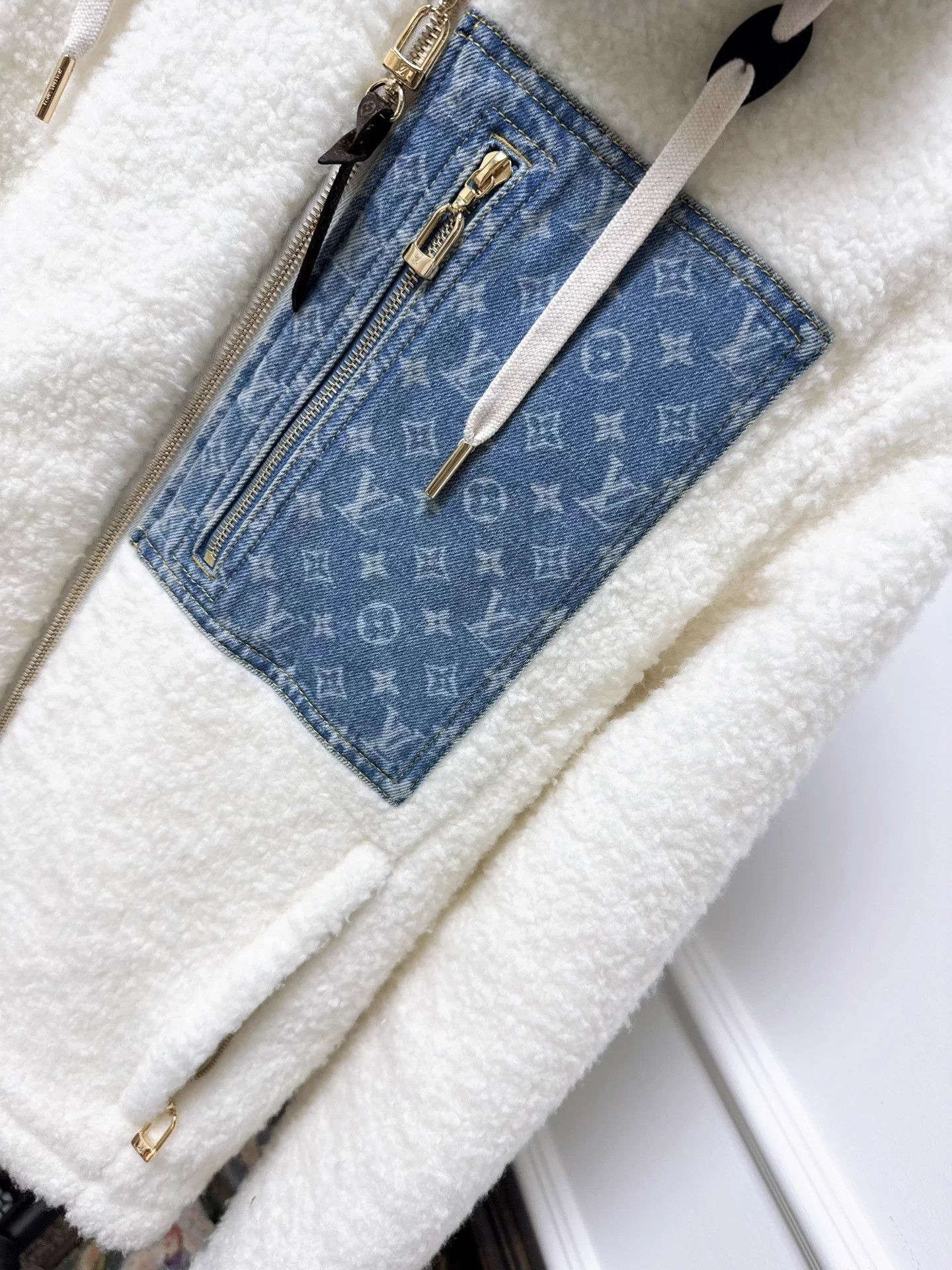 Louis Vuitton LV hooded jacket white teddy lamb wool denim blue logo Size XXS / US 00 / IT 34 - 4 Thumbnail