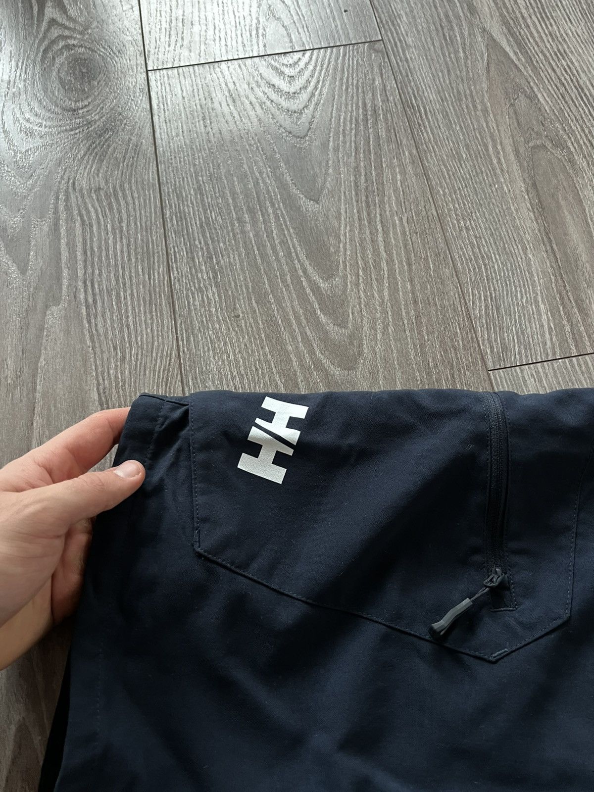 Helly Hansen Helly Hansen Men’s Tech Gorpcore Multi Pocket Trail Shorts Size US 34 / EU 50 - 12 Thumbnail