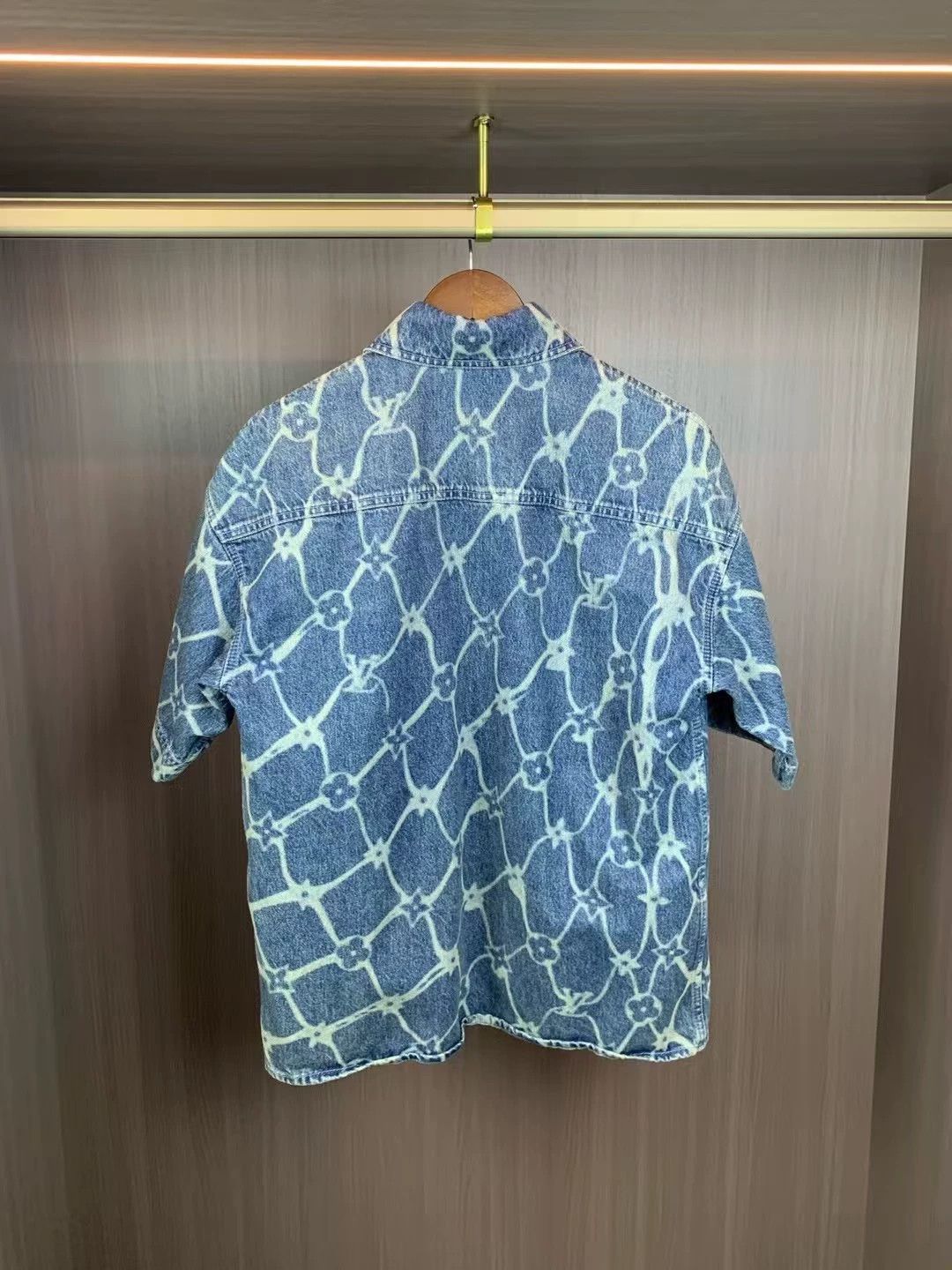 Louis Vuitton LOUIS VUITTON SS24 Logo Denim Short Sleeve Shirt Blue XS Size US XS / EU 42 / 0 - 2 Thumbnail