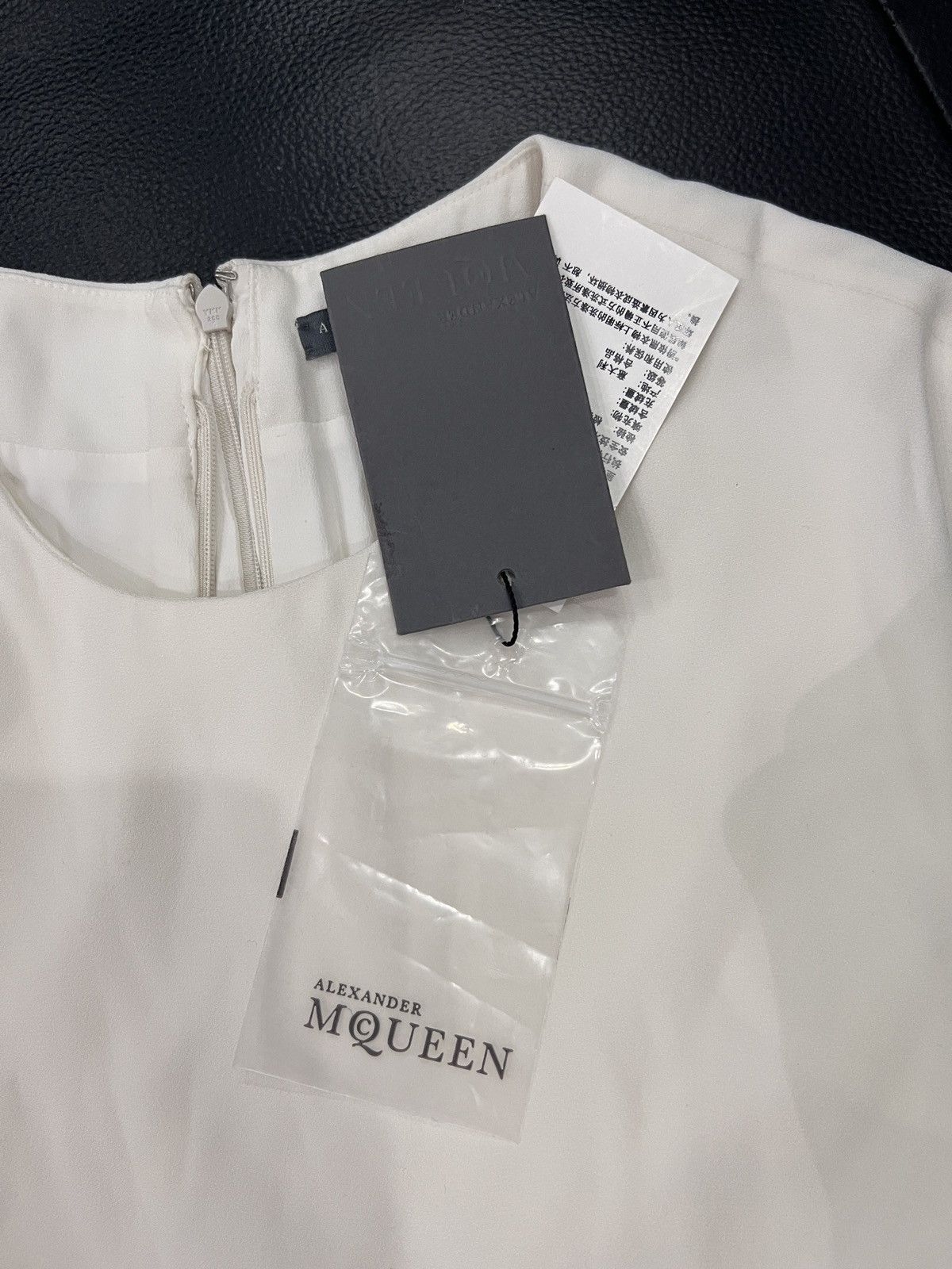 Alexander McQueen Alexander McQueen Asymmetric Ruffle Hem Top Size S / US 4 / IT 40 - 16 Thumbnail